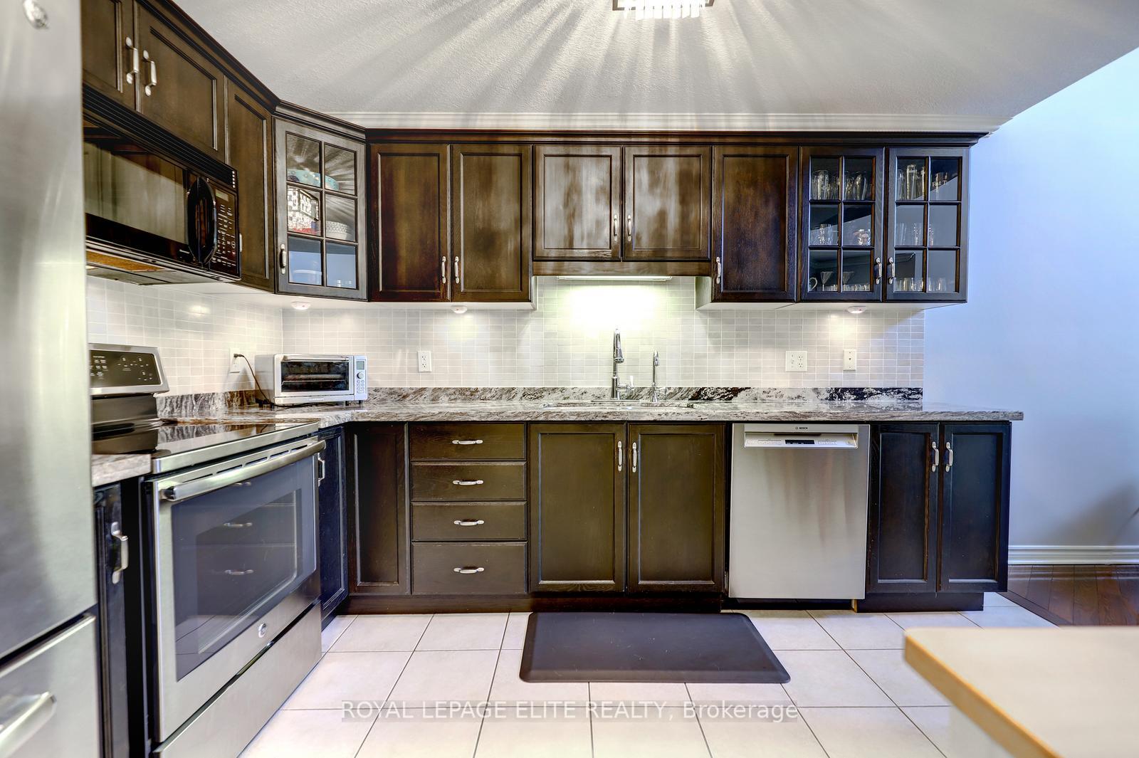 Photo 8 of 118 Lynch Circle, Guelph, Pineridge/Westminster Woods — HOMEH