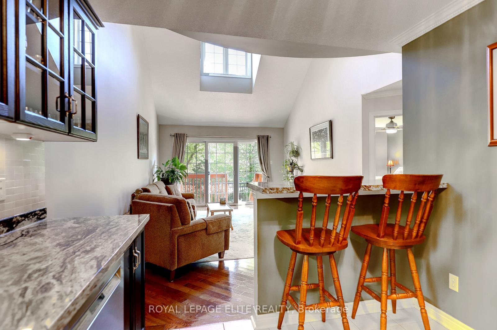 Photo 11 of 118 Lynch Circle, Guelph, Pineridge/Westminster Woods — HOMEH