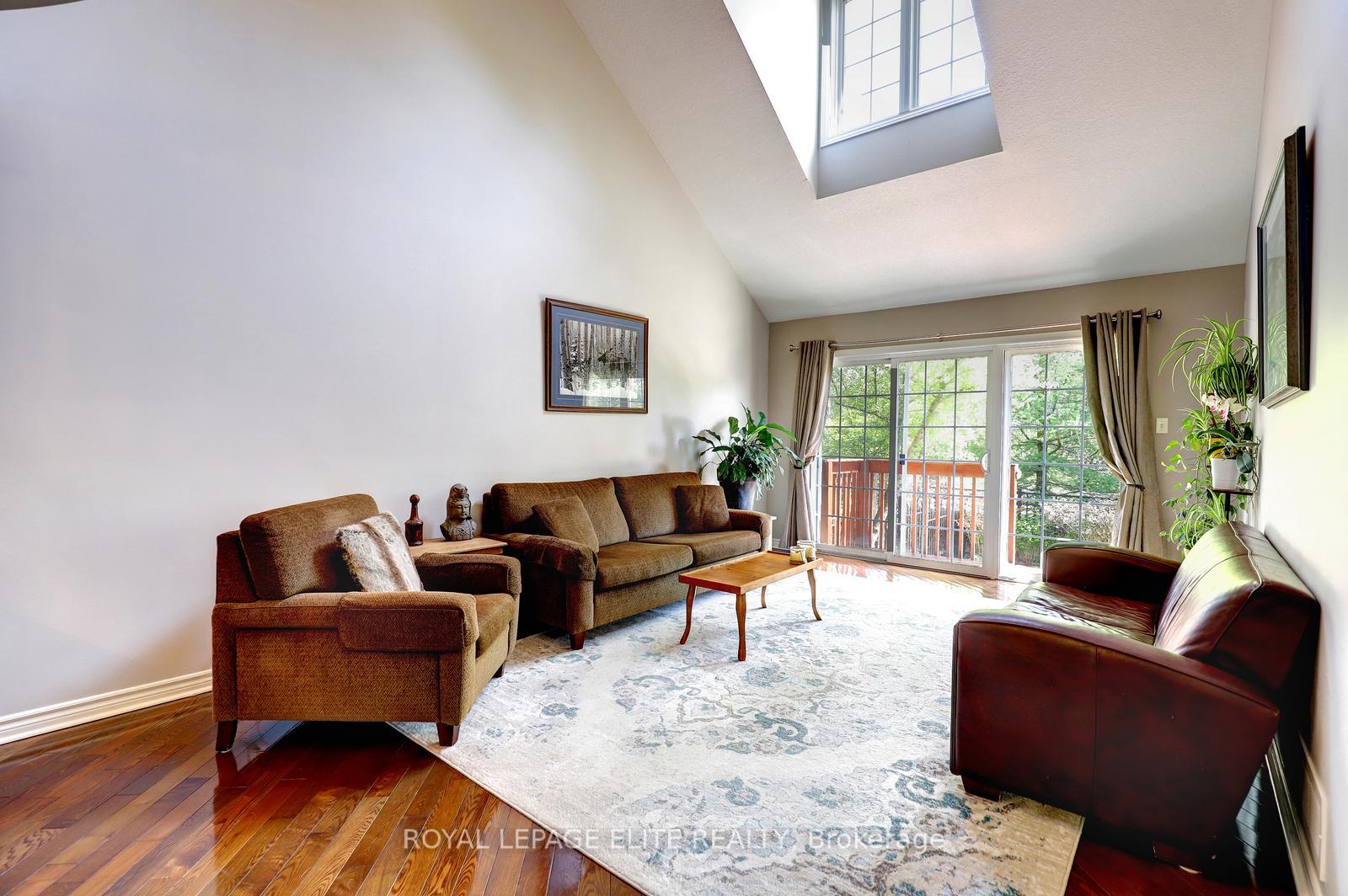 Photo 14 of 118 Lynch Circle, Guelph, Pineridge/Westminster Woods — HOMEH
