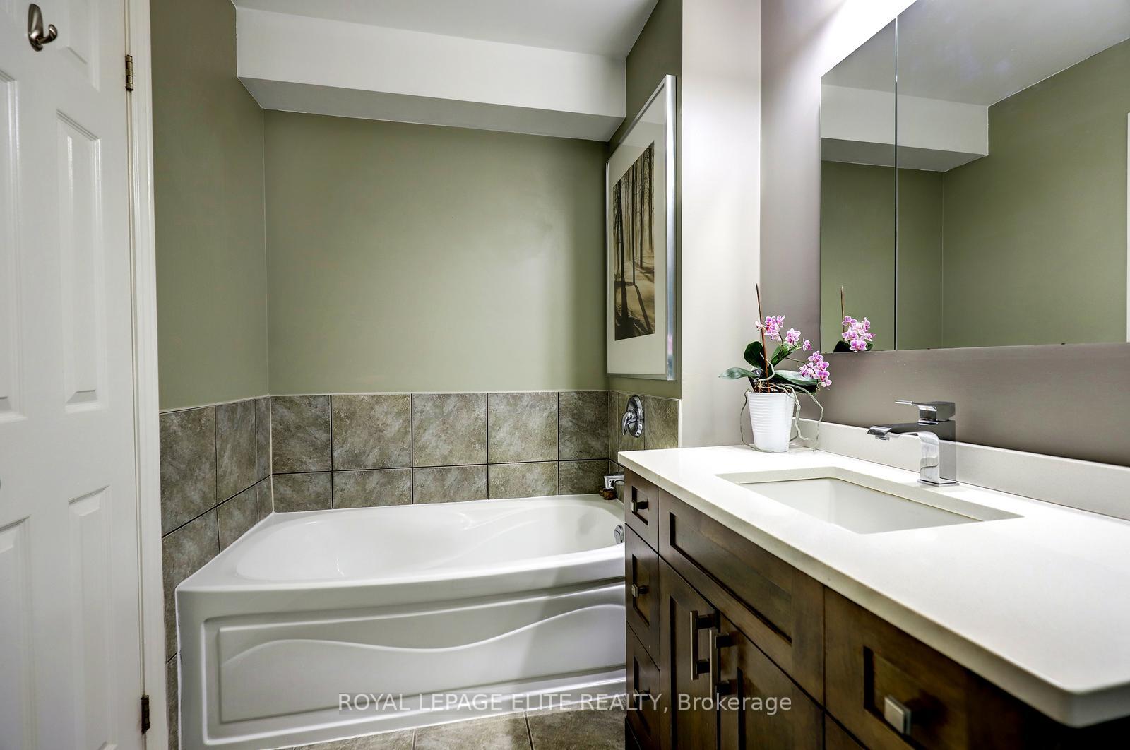 Photo 19 of 118 Lynch Circle, Guelph, Pineridge/Westminster Woods — HOMEH