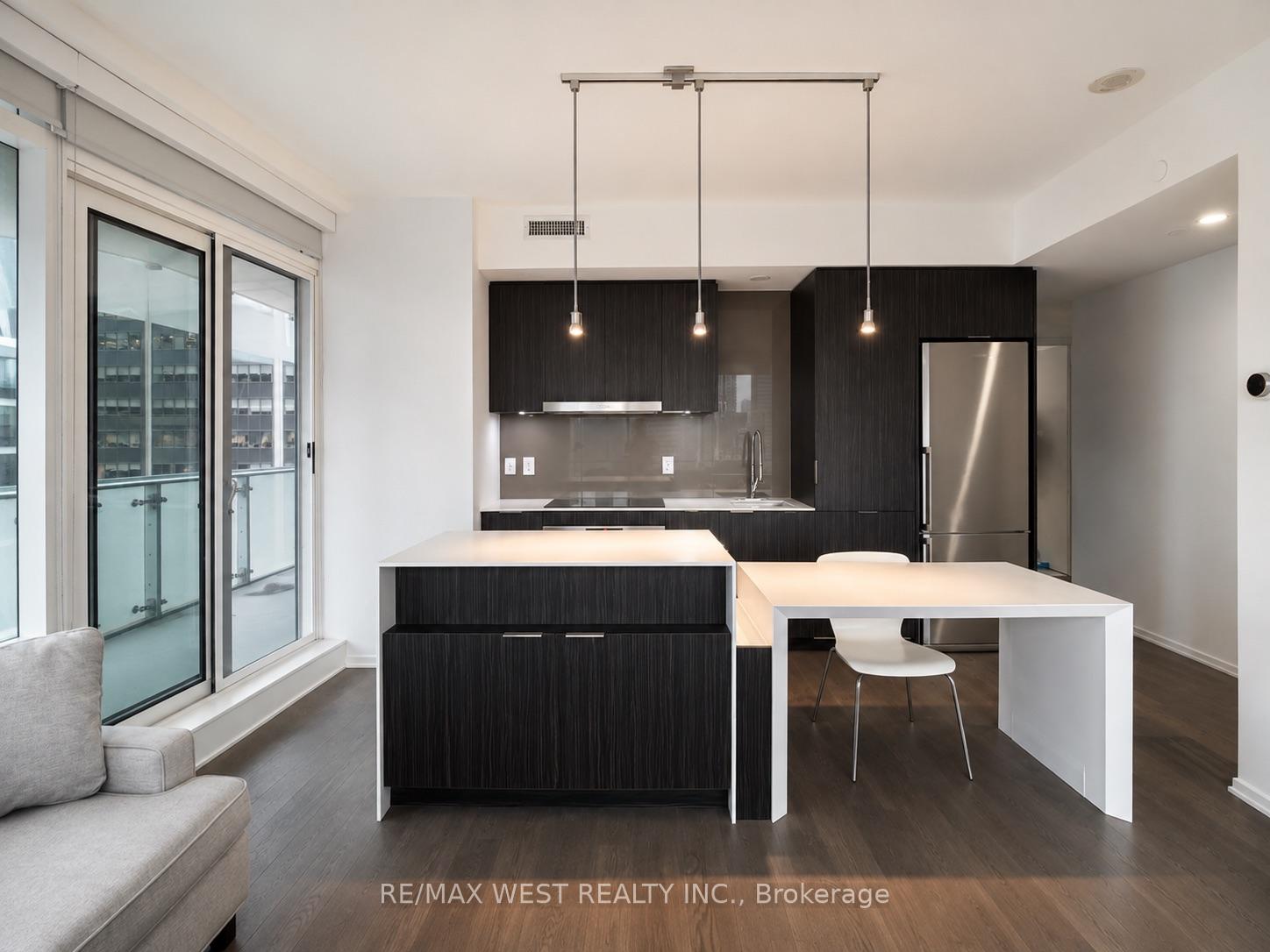 Photo 5 of Unit 1007, 1 Bloor Street E, Toronto, Church-Yonge Corridor — HOMEH