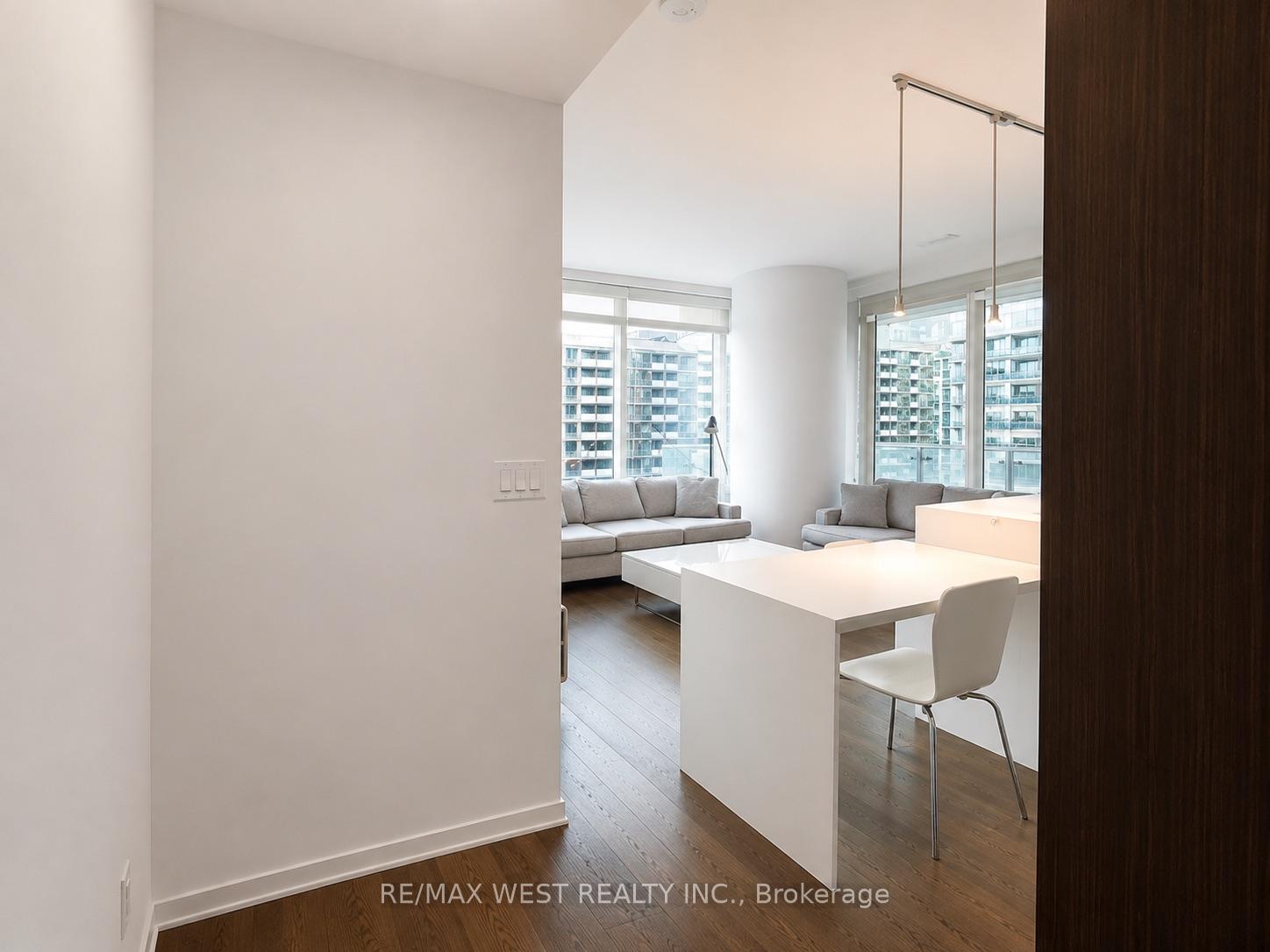 Photo 12 of Unit 1007, 1 Bloor Street E, Toronto, Church-Yonge Corridor — HOMEH