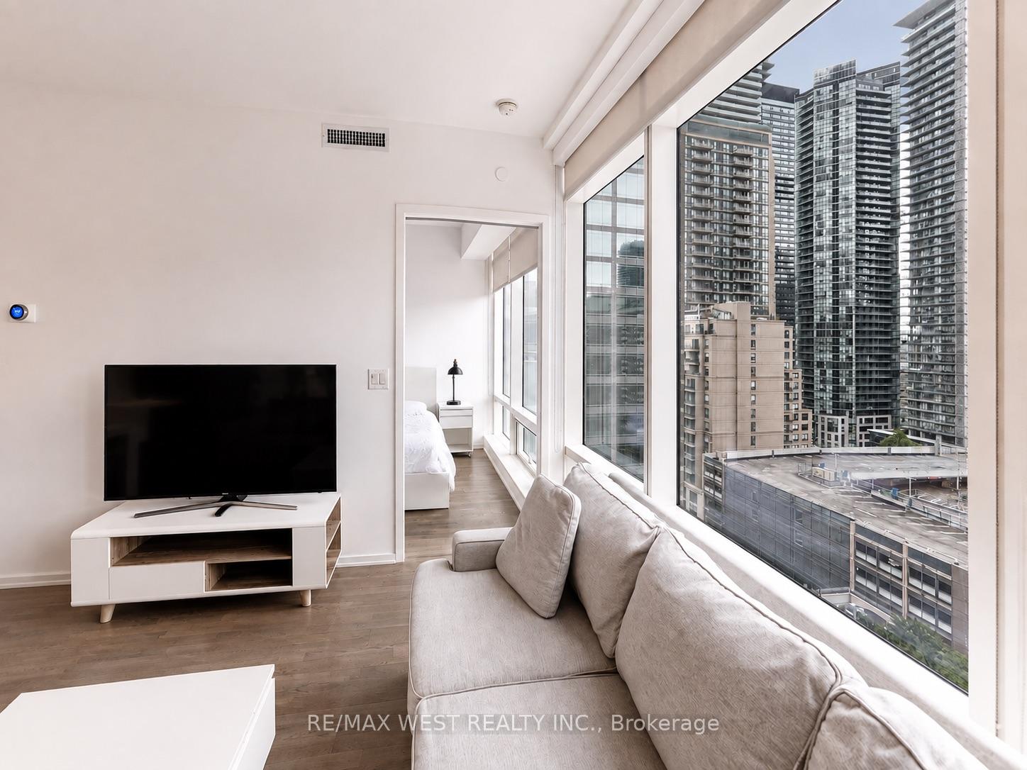 Photo 13 of Unit 1007, 1 Bloor Street E, Toronto, Church-Yonge Corridor — HOMEH