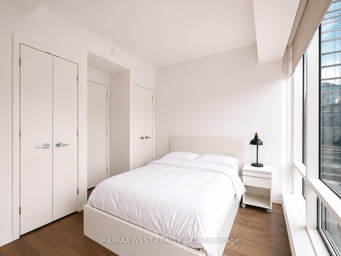 Photo 17 of Unit 1007, 1 Bloor Street E, Toronto, Church-Yonge Corridor — HOMEH