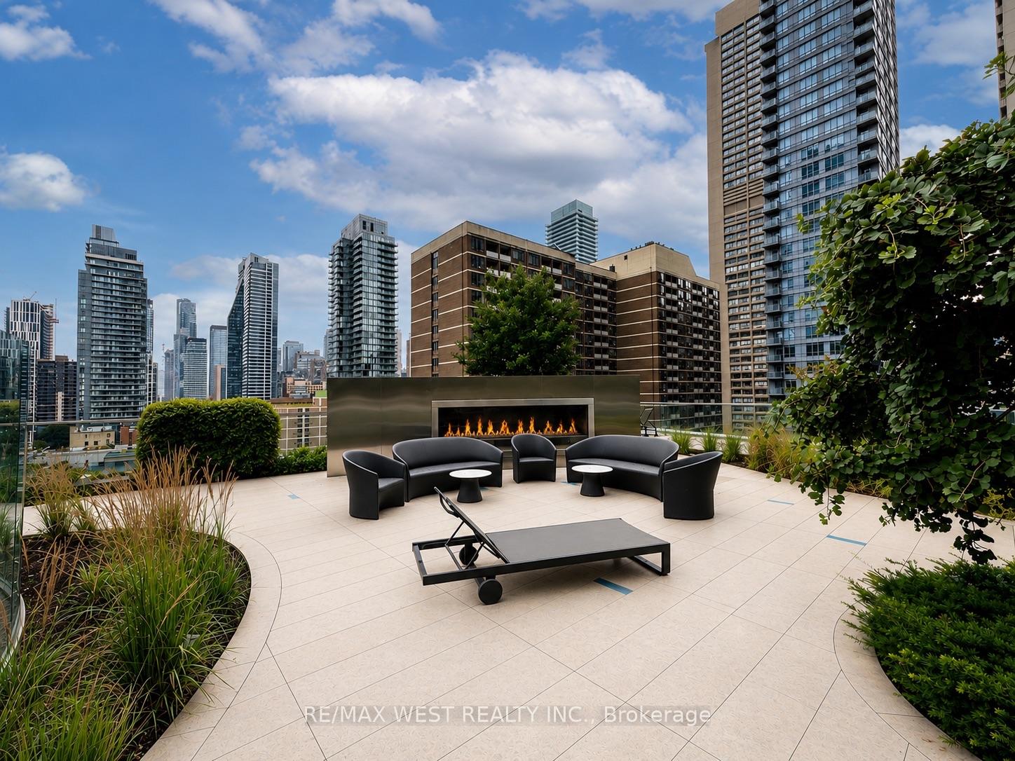 Photo 26 of Unit 1007, 1 Bloor Street E, Toronto, Church-Yonge Corridor — HOMEH