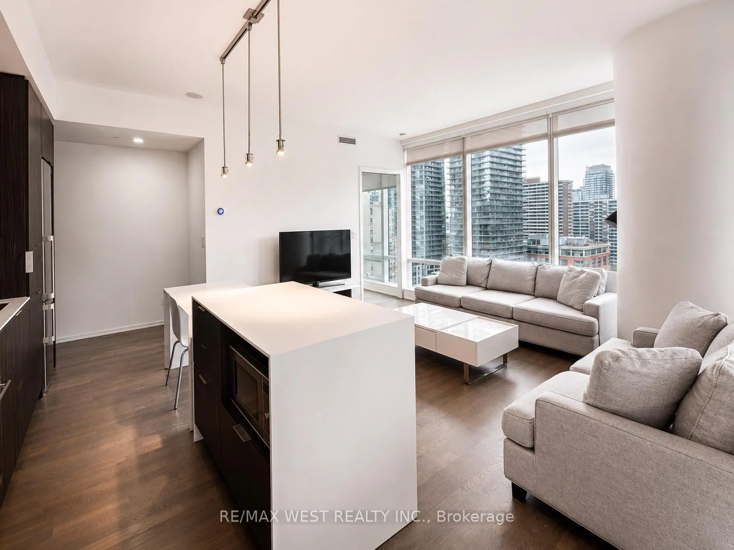 Photo 8 of Unit 1007, 1 Bloor Street E, Toronto, Church-Yonge Corridor — HOMEH