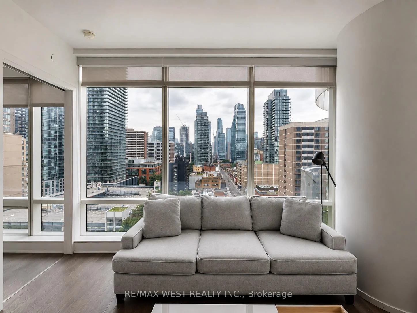 Photo 10 of Unit 1007, 1 Bloor Street E, Toronto, Church-Yonge Corridor — HOMEH