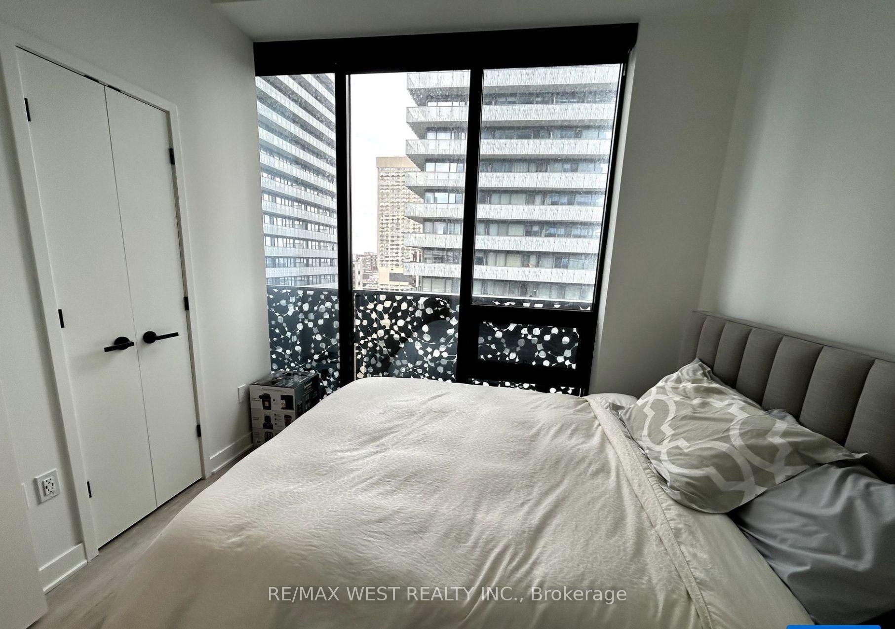 Photo 10 of Unit 2010, 55 Charles Street E, Toronto, Church-Yonge Corridor — HOMEH