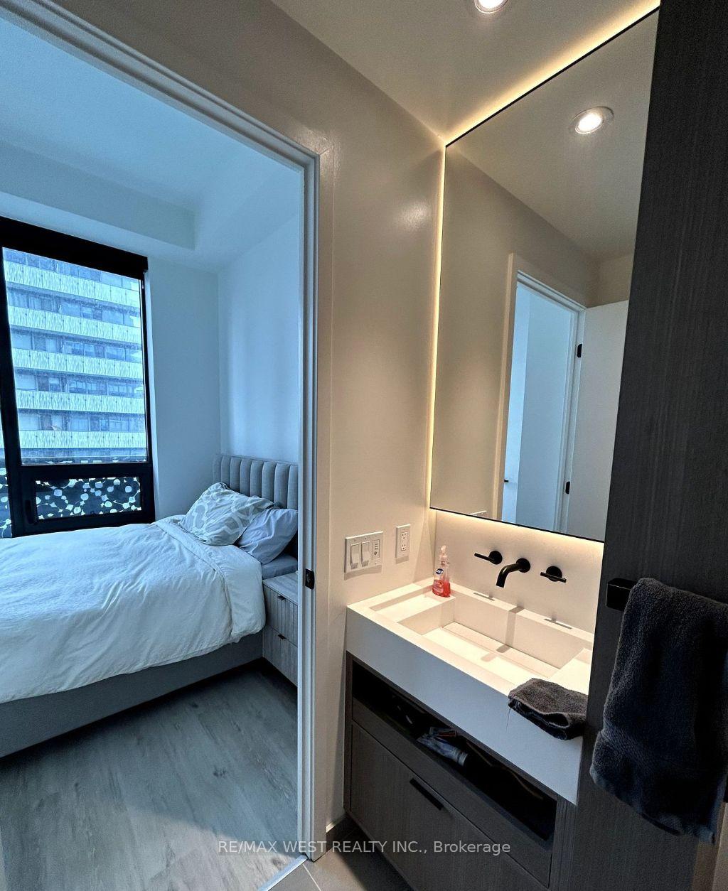 Photo 12 of Unit 2010, 55 Charles Street E, Toronto, Church-Yonge Corridor — HOMEH