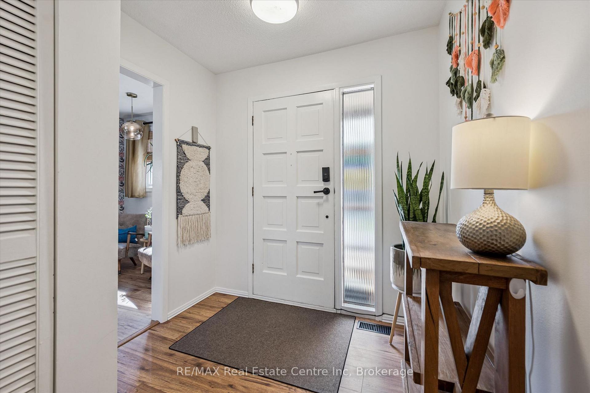 Photo 4 of 289 Garafraxa Street E, Centre Wellington, Fergus — HOMEH