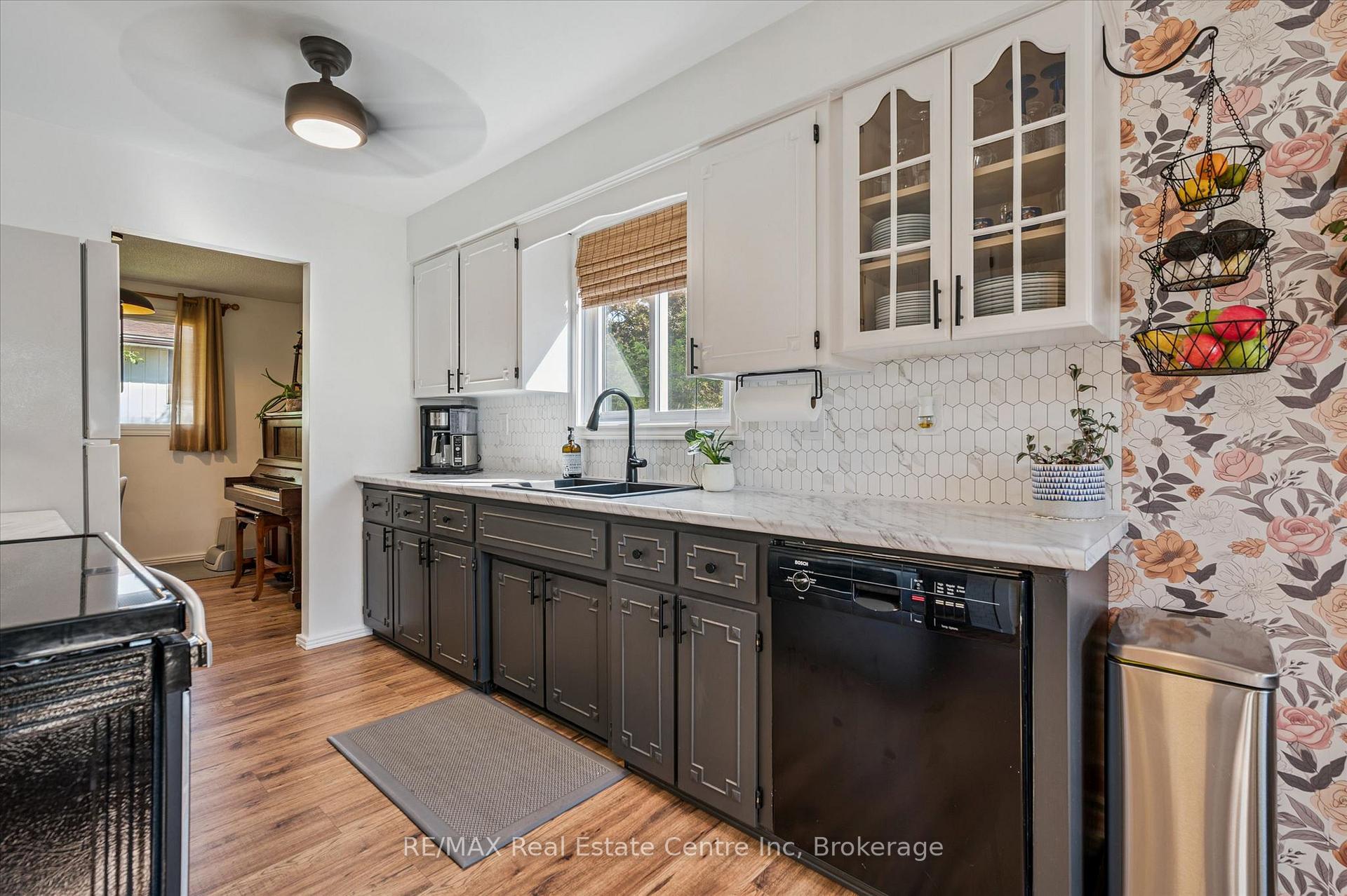 Photo 7 of 289 Garafraxa Street E, Centre Wellington, Fergus — HOMEH
