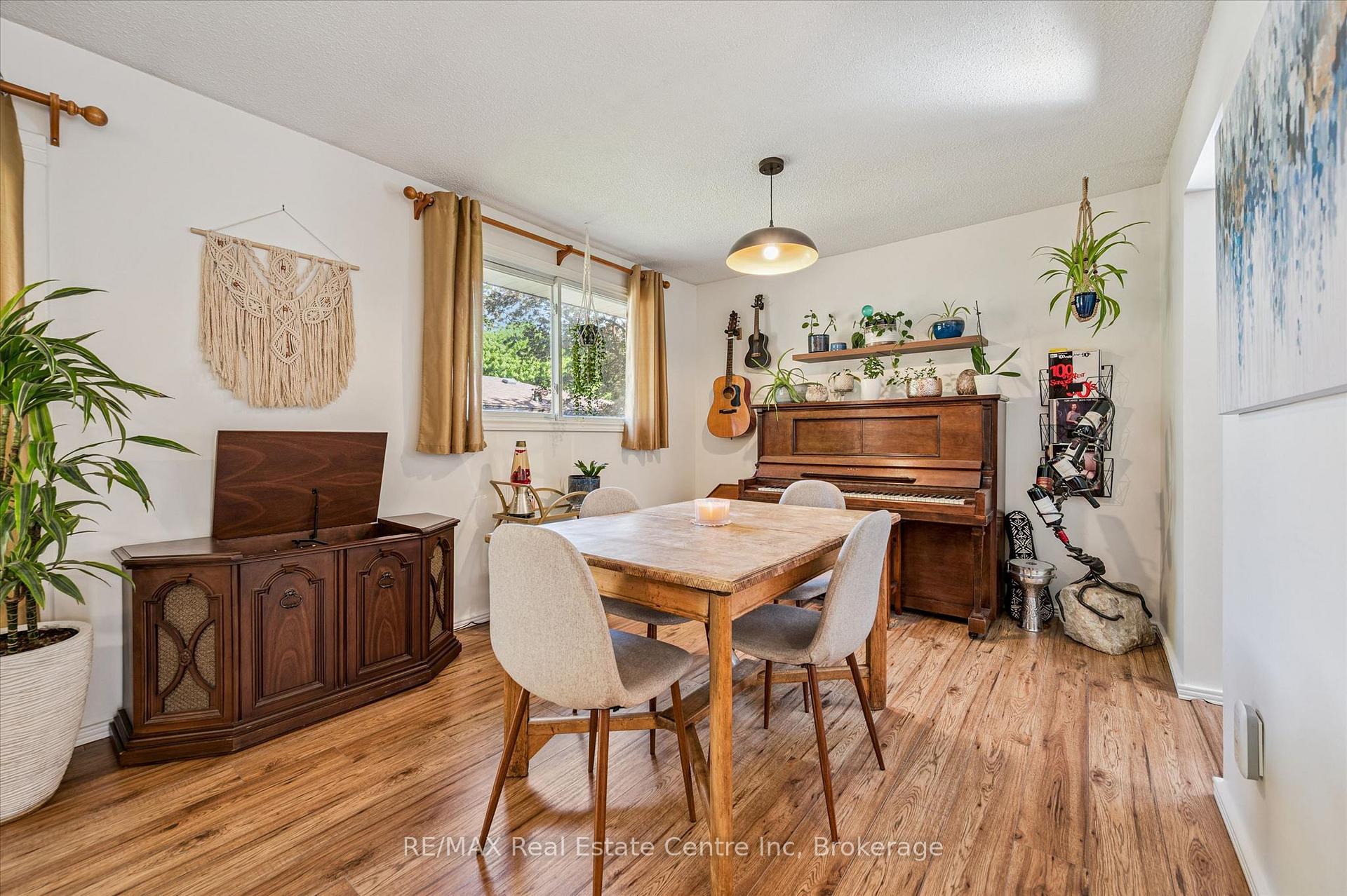 Photo 11 of 289 Garafraxa Street E, Centre Wellington, Fergus — HOMEH