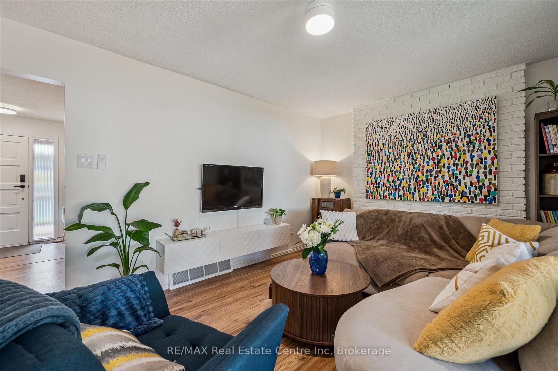 Photo 14 of 289 Garafraxa Street E, Centre Wellington, Fergus — HOMEH