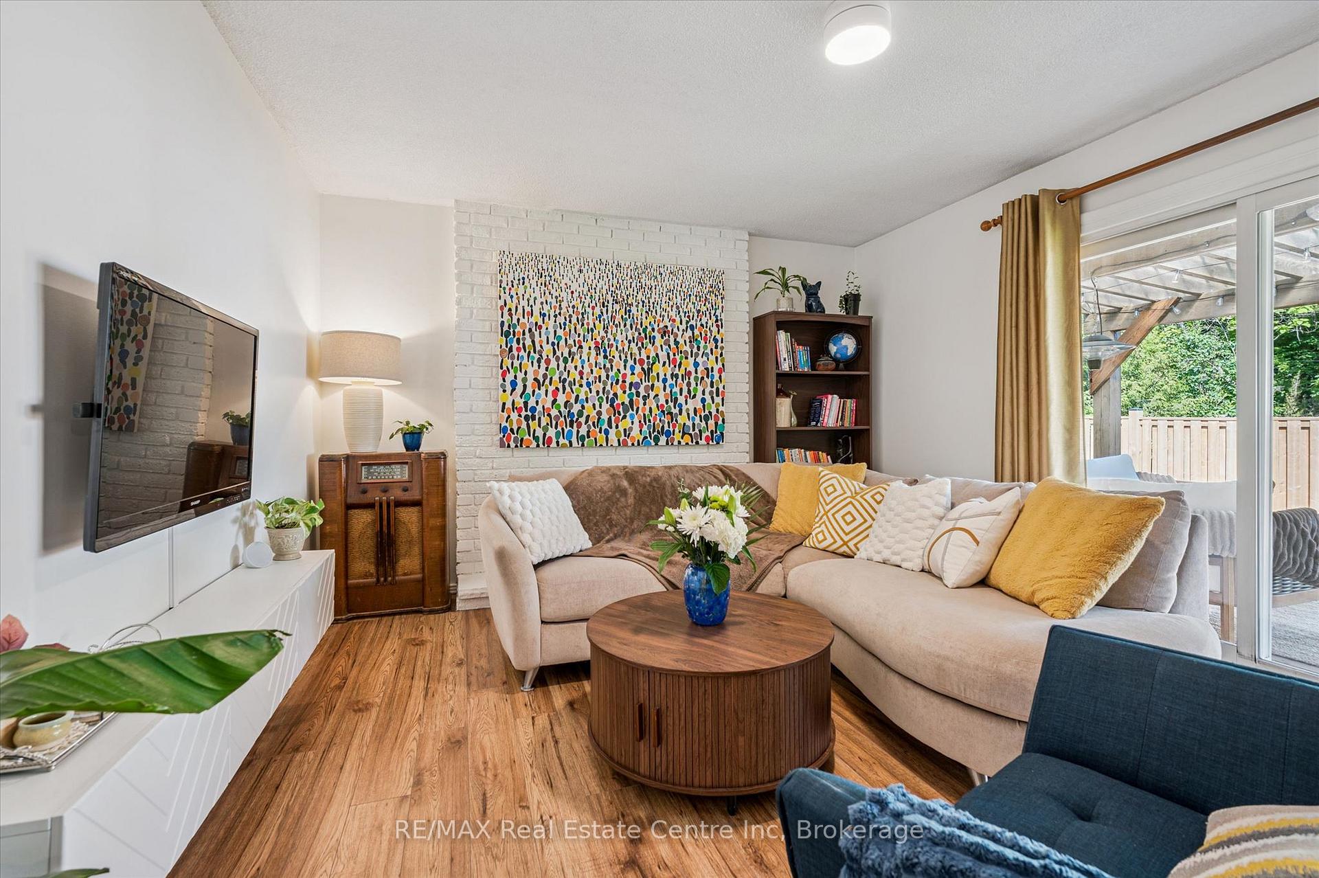 Photo 15 of 289 Garafraxa Street E, Centre Wellington, Fergus — HOMEH
