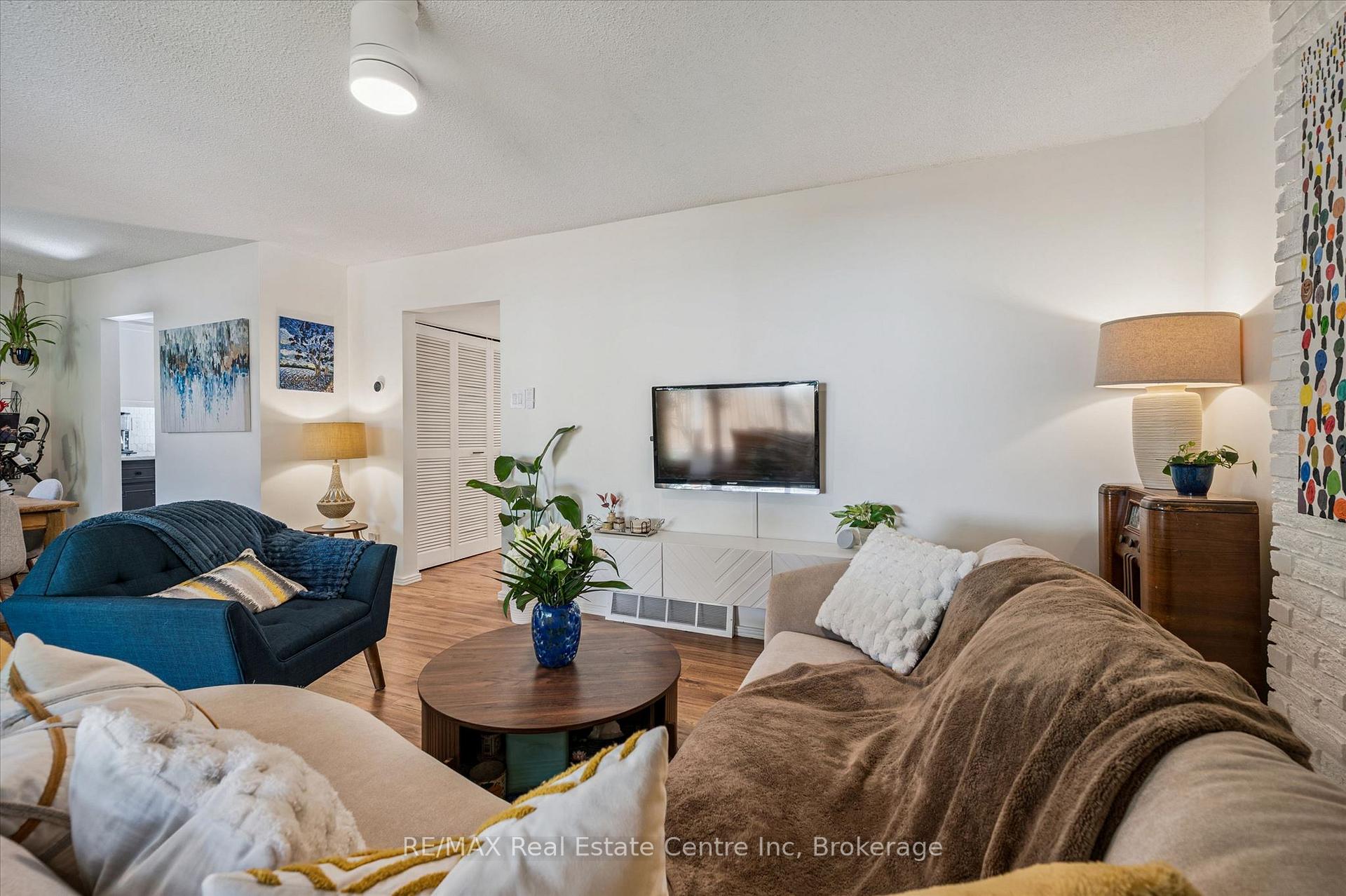 Photo 17 of 289 Garafraxa Street E, Centre Wellington, Fergus — HOMEH