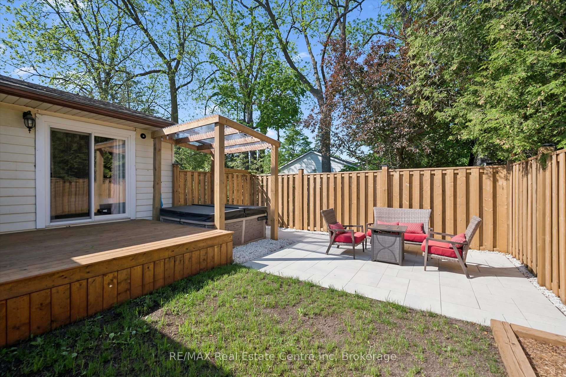 Photo 31 of 289 Garafraxa Street E, Centre Wellington, Fergus — HOMEH