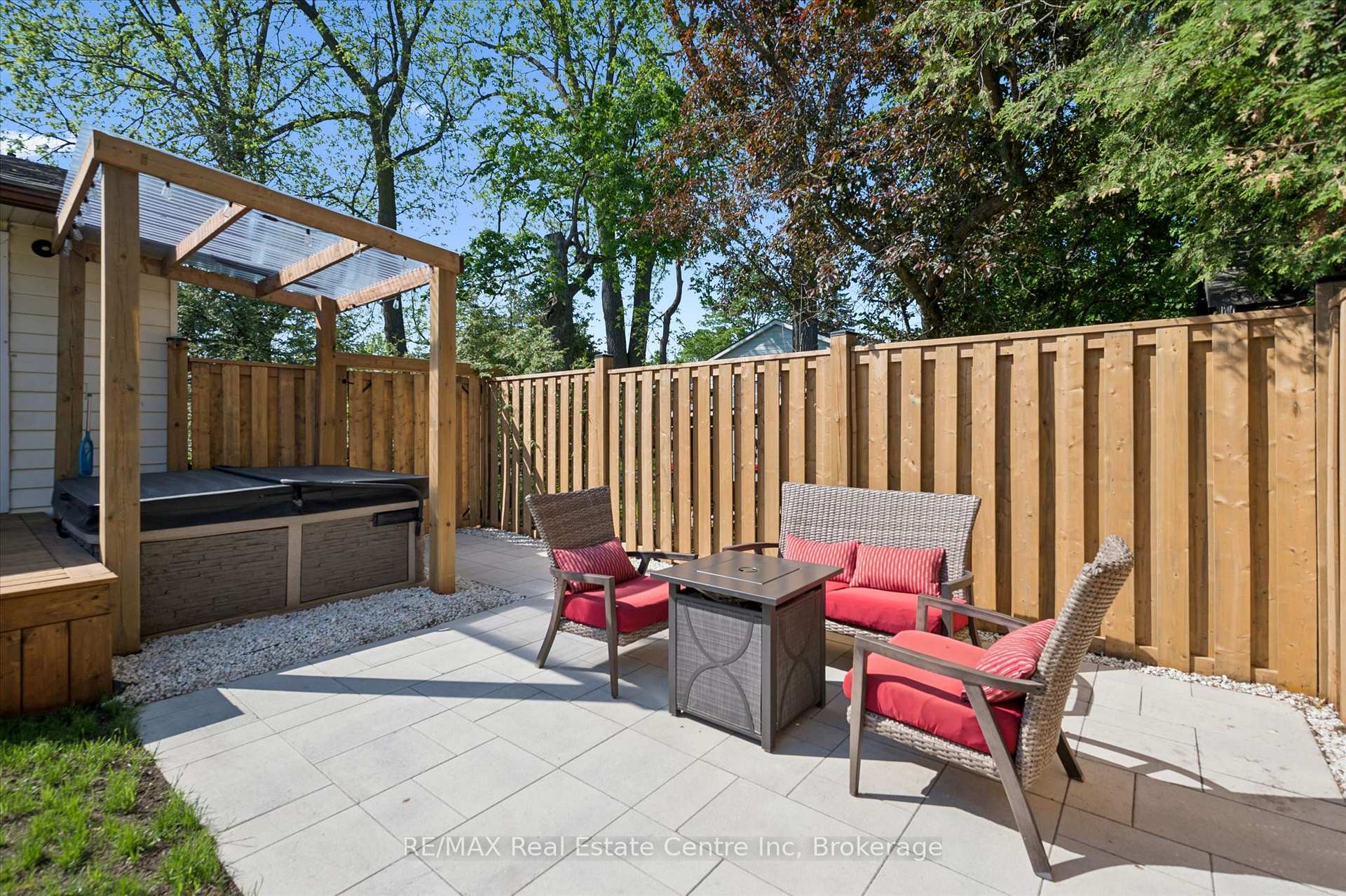 Photo 32 of 289 Garafraxa Street E, Centre Wellington, Fergus — HOMEH
