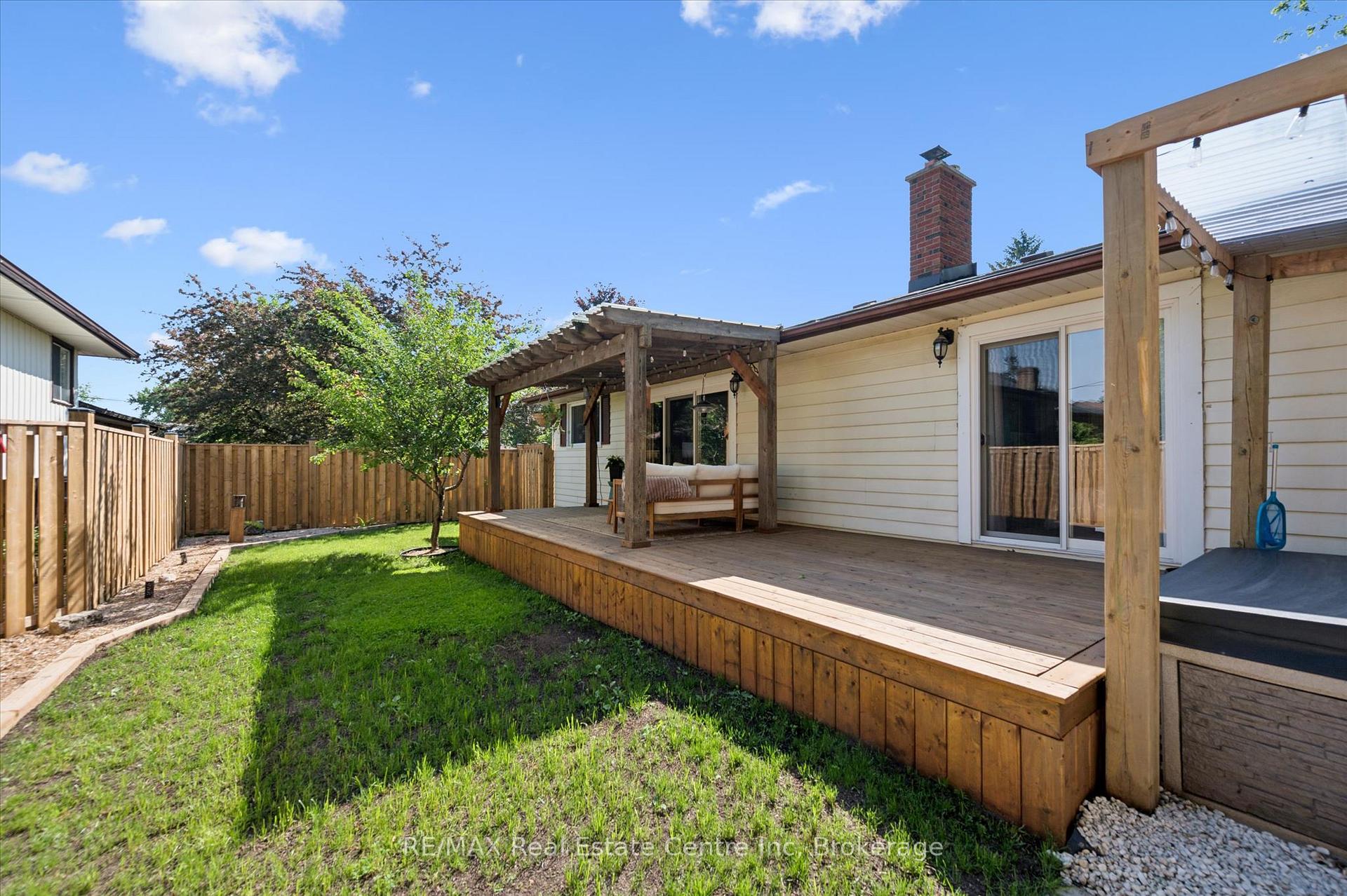 Photo 33 of 289 Garafraxa Street E, Centre Wellington, Fergus — HOMEH