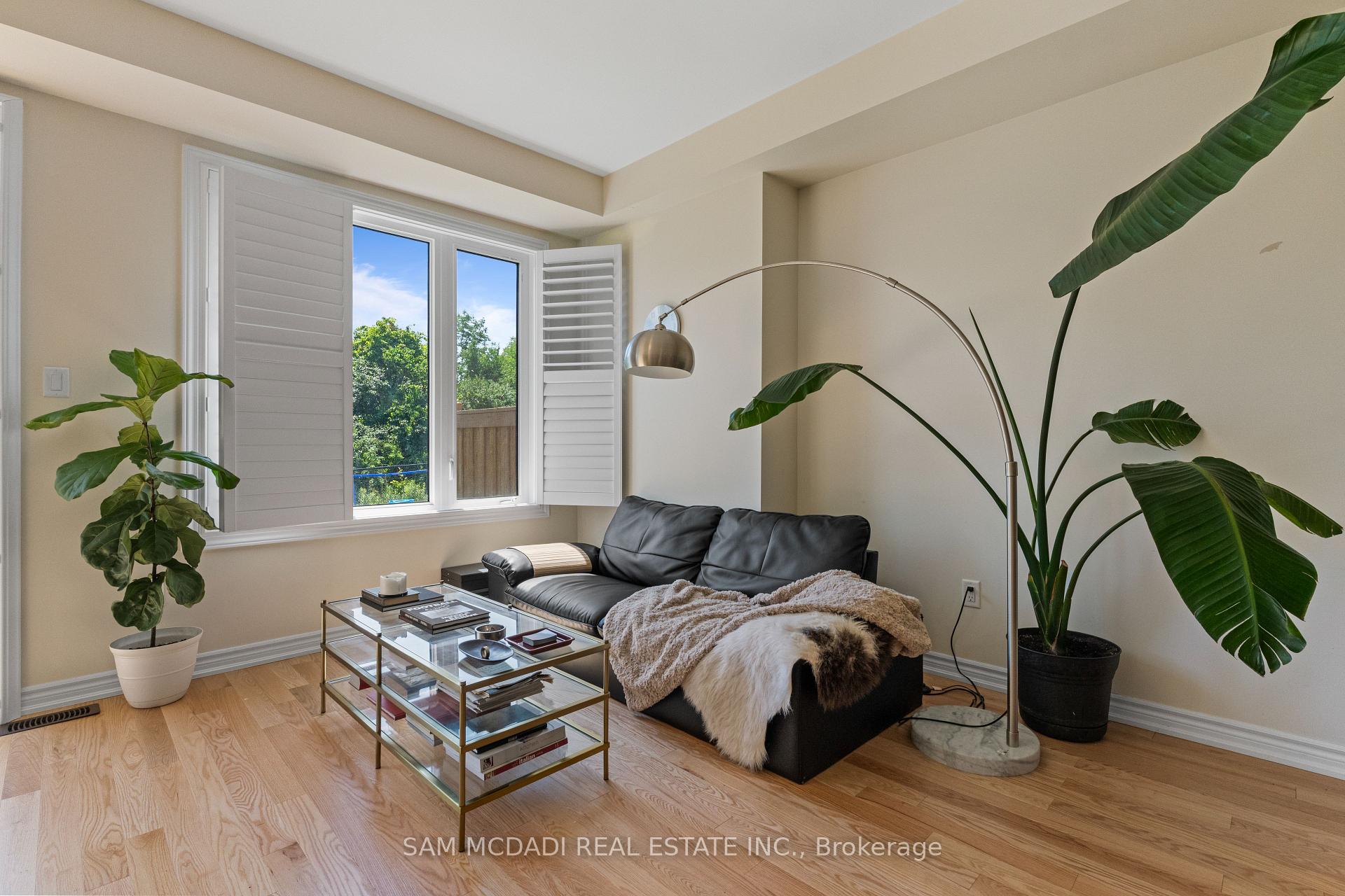 Photo 5 of 2076 Coppenwood Common, Burlington, Tyandaga — HOMEH