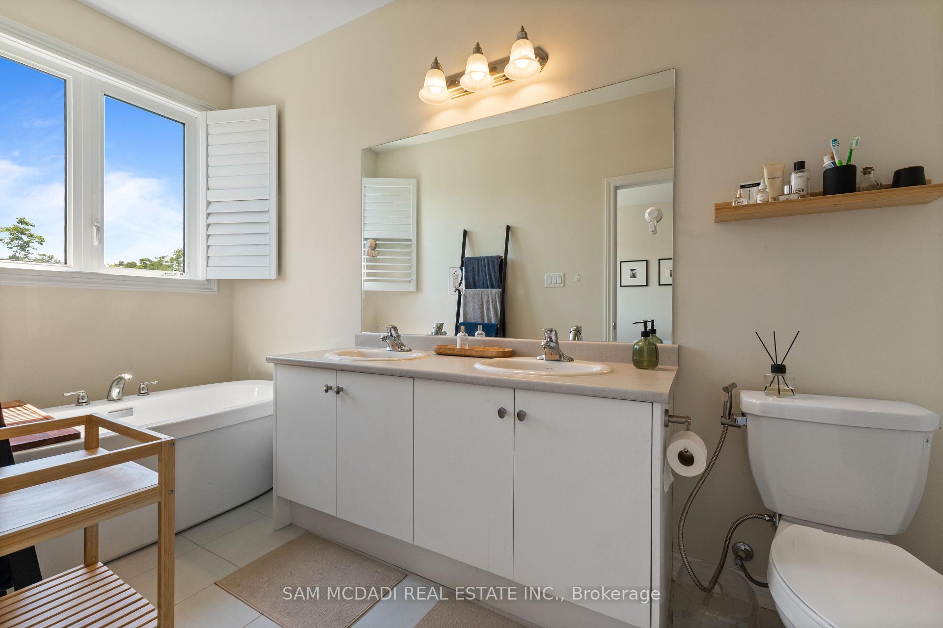 Photo 10 of 2076 Coppenwood Common, Burlington, Tyandaga — HOMEH