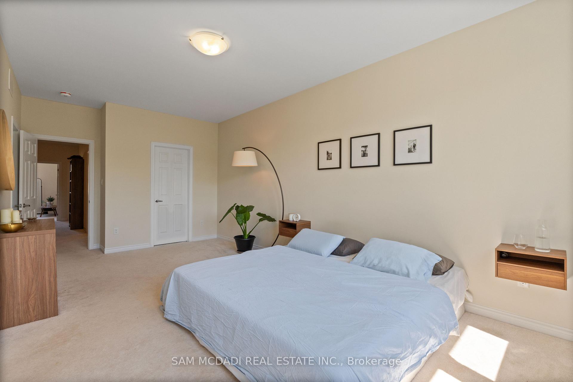 Photo 12 of 2076 Coppenwood Common, Burlington, Tyandaga — HOMEH