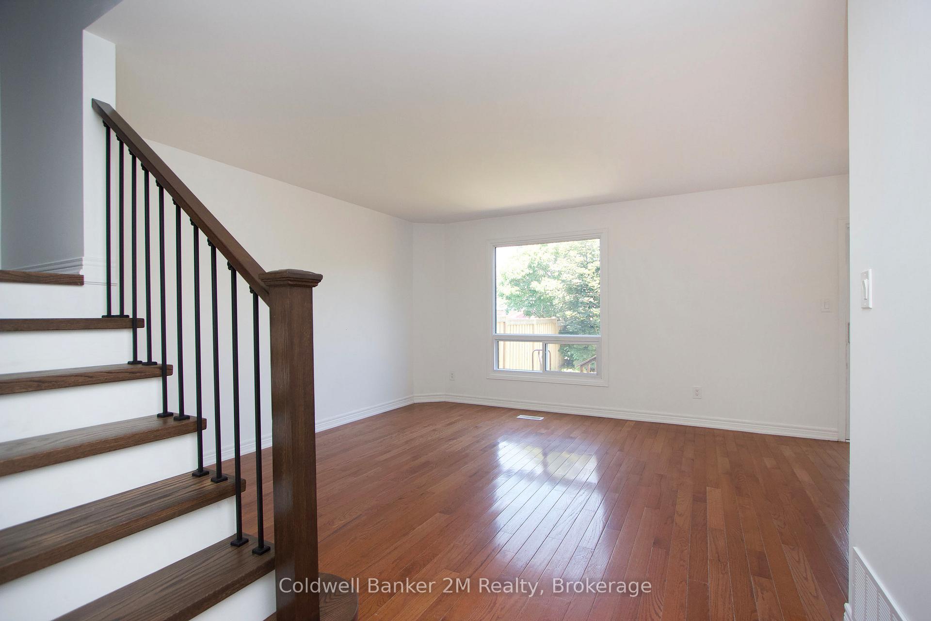 Photo 4 of 22 Fieldcrest Avenue, Clarington, Courtice — HOMEH