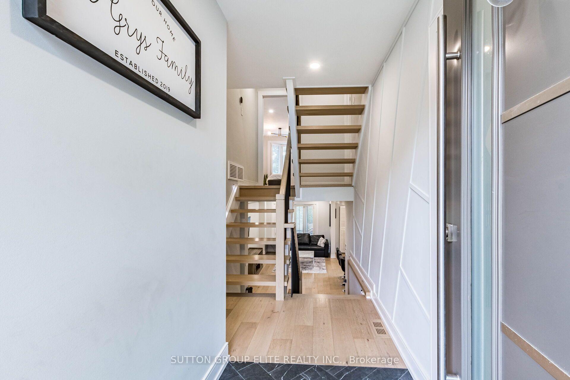Photo 2 of 1009 Ibar Way, Mississauga, Lorne Park — HOMEH