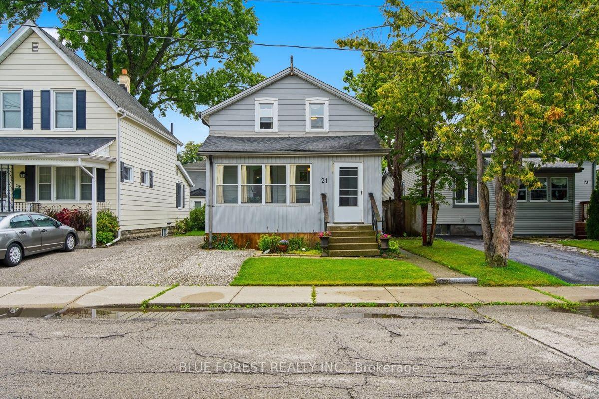 Photo 2 of 21 Isabel Street, St. Thomas — HOMEH