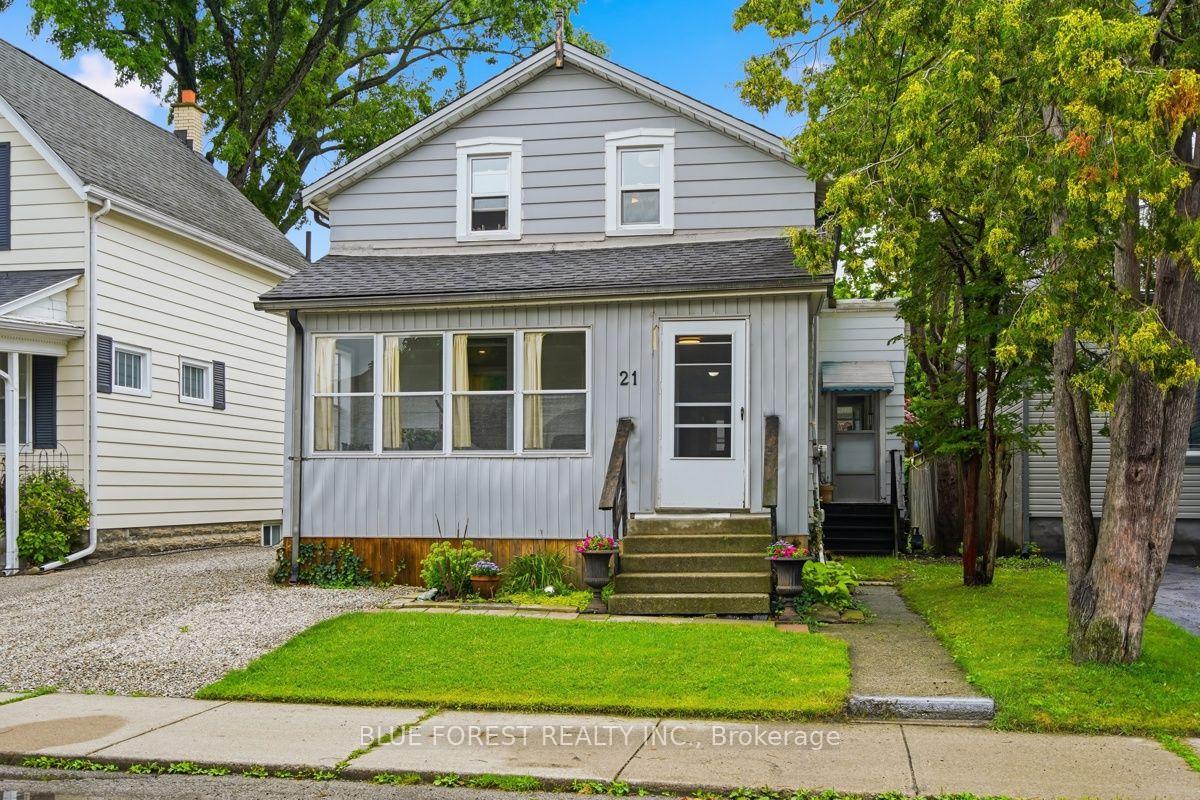 Photo 3 of 21 Isabel Street, St. Thomas — HOMEH