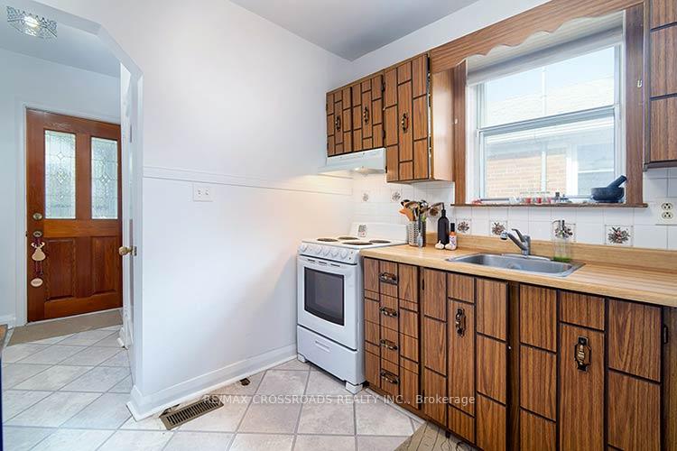 Photo 11 of 65 Manitoba Street, Etobicoke, Mimico — HOMEH