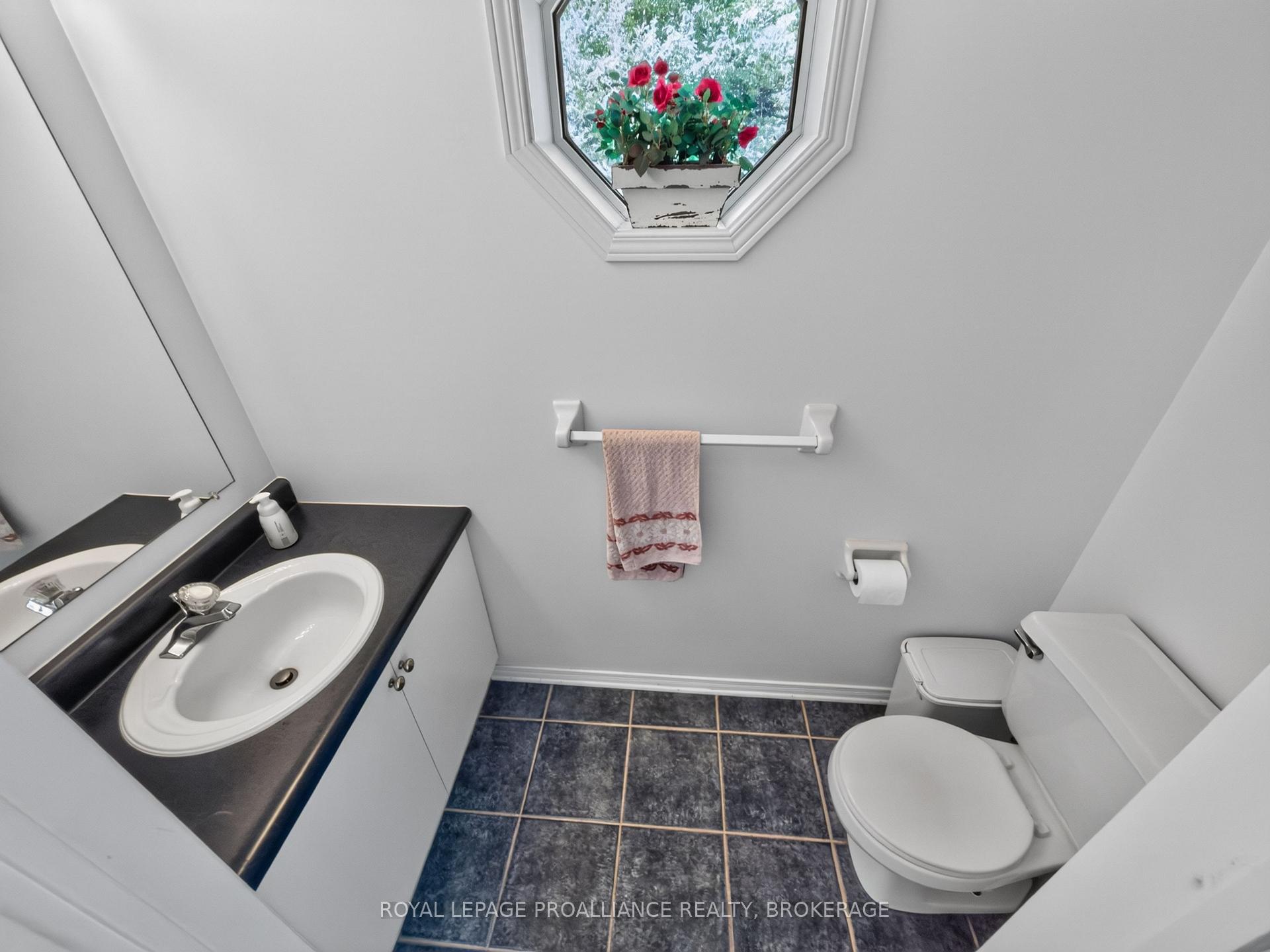 Photo 4 of 5267 Holmes Road, Frontenac, Frontenac South — HOMEH