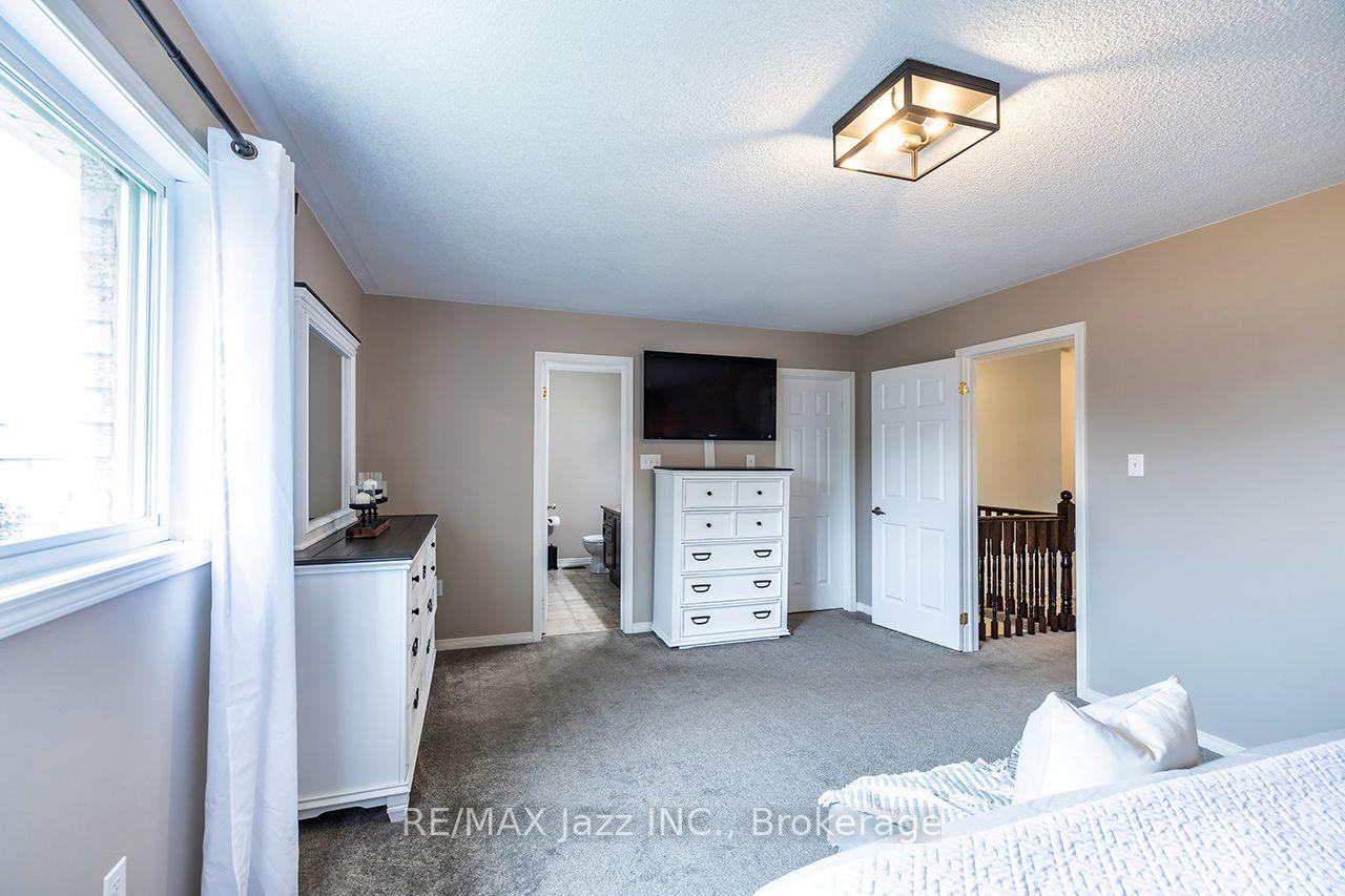 Photo 18 of 458 Longworth Avenue, Clarington, Bowmanville — HOMEH