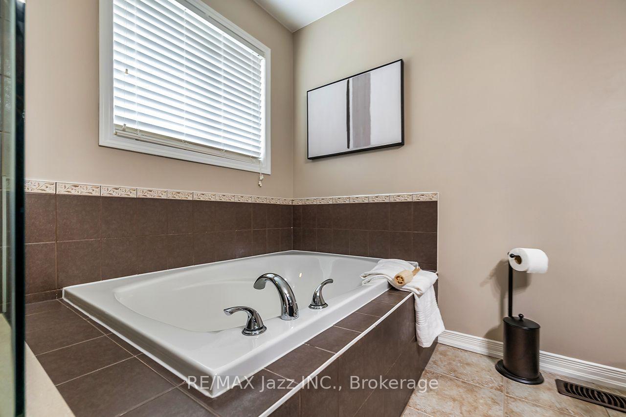 Photo 20 of 458 Longworth Avenue, Clarington, Bowmanville — HOMEH