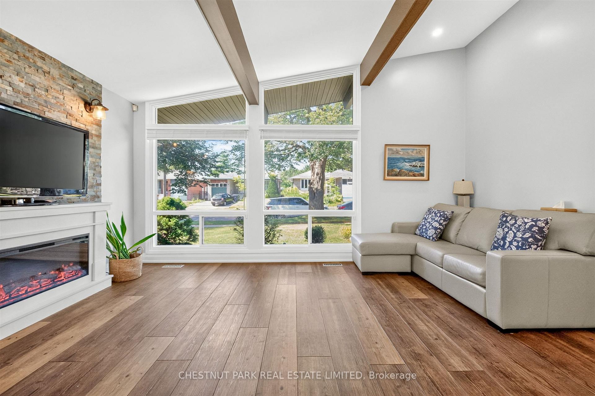 Photo 9 of 35 Birchard Street, Scarborough, Tam O'Shanter-Sullivan — HOMEH