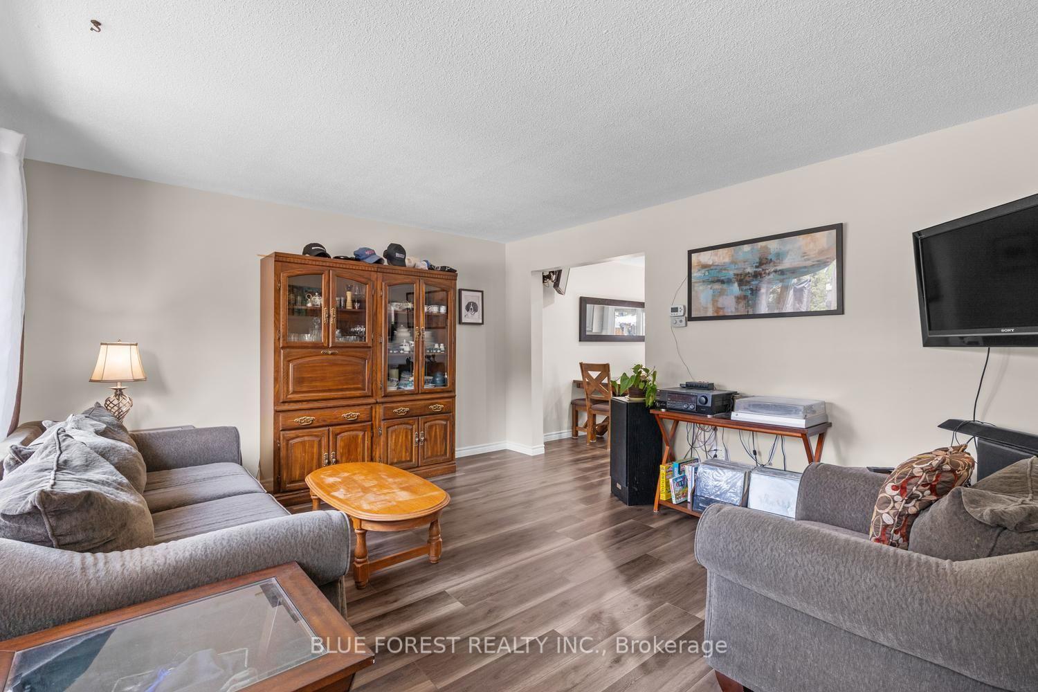 Photo 5 of 48 Rosamond Crescent, London, South X — HOMEH