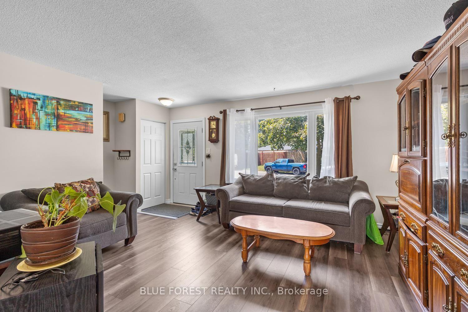 Photo 6 of 48 Rosamond Crescent, London, South X — HOMEH