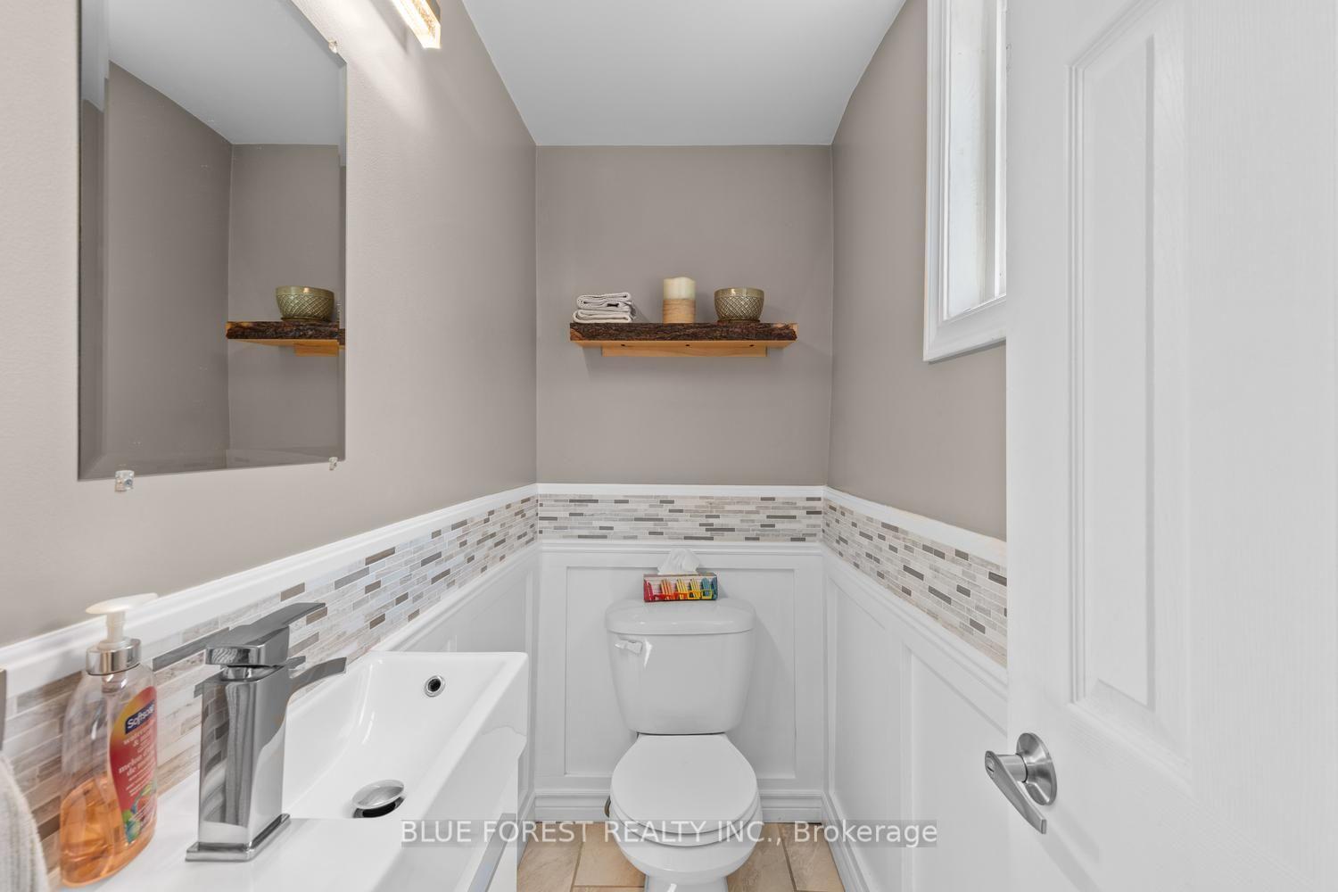 Photo 16 of 48 Rosamond Crescent, London, South X — HOMEH