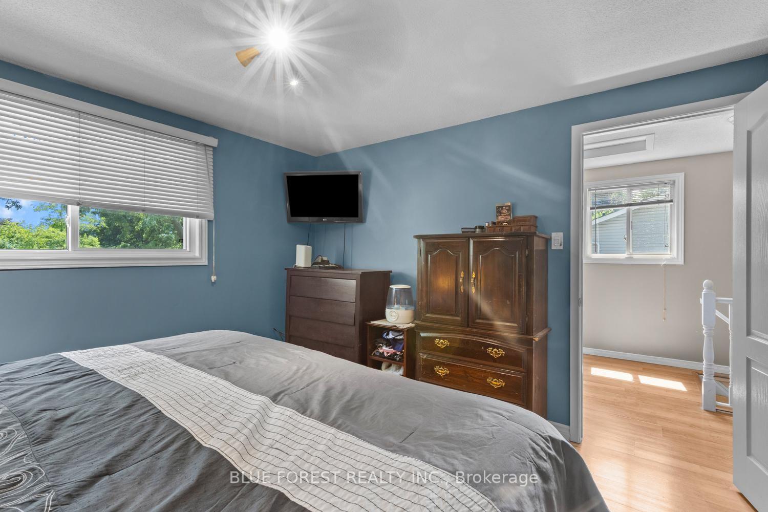 Photo 19 of 48 Rosamond Crescent, London, South X — HOMEH