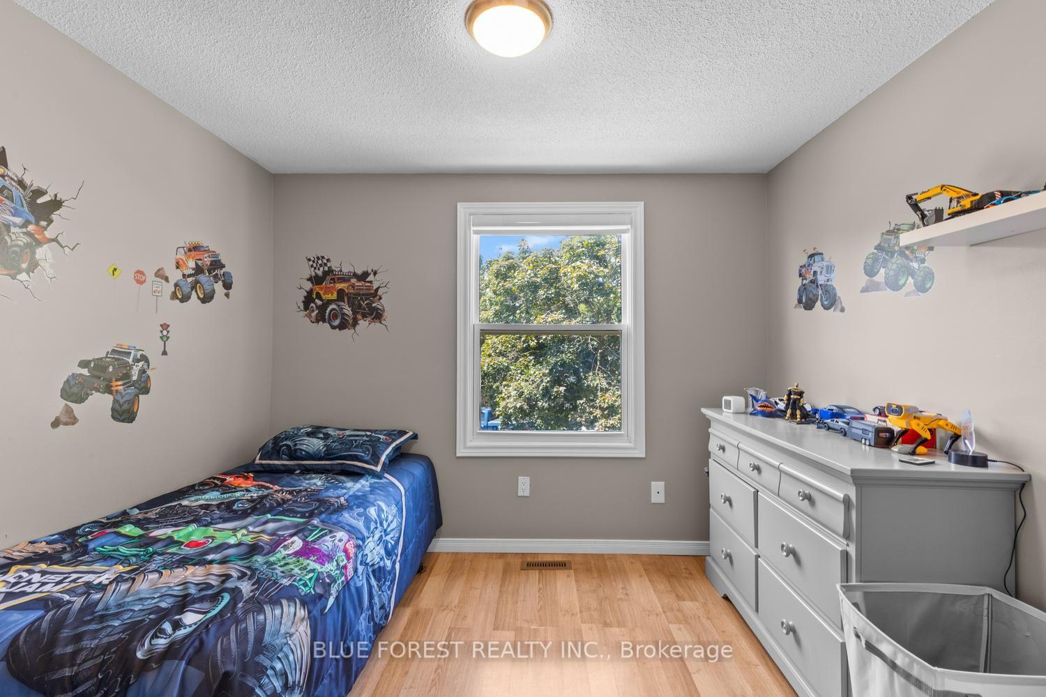 Photo 21 of 48 Rosamond Crescent, London, South X — HOMEH
