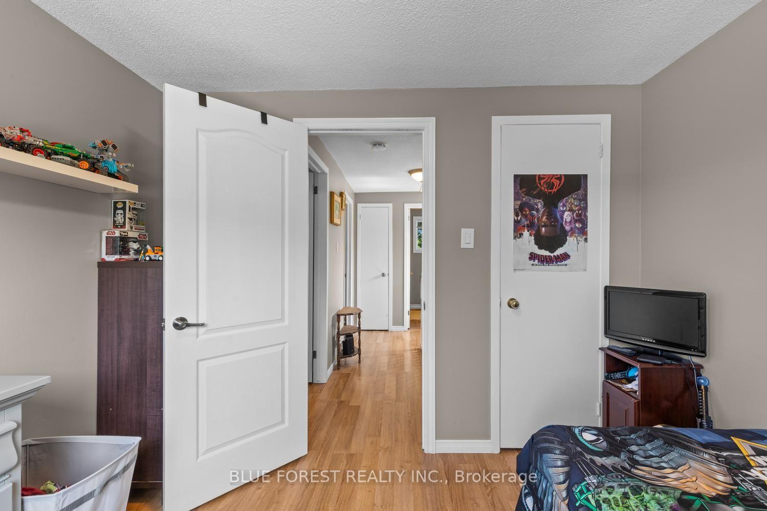 Photo 22 of 48 Rosamond Crescent, London, South X — HOMEH