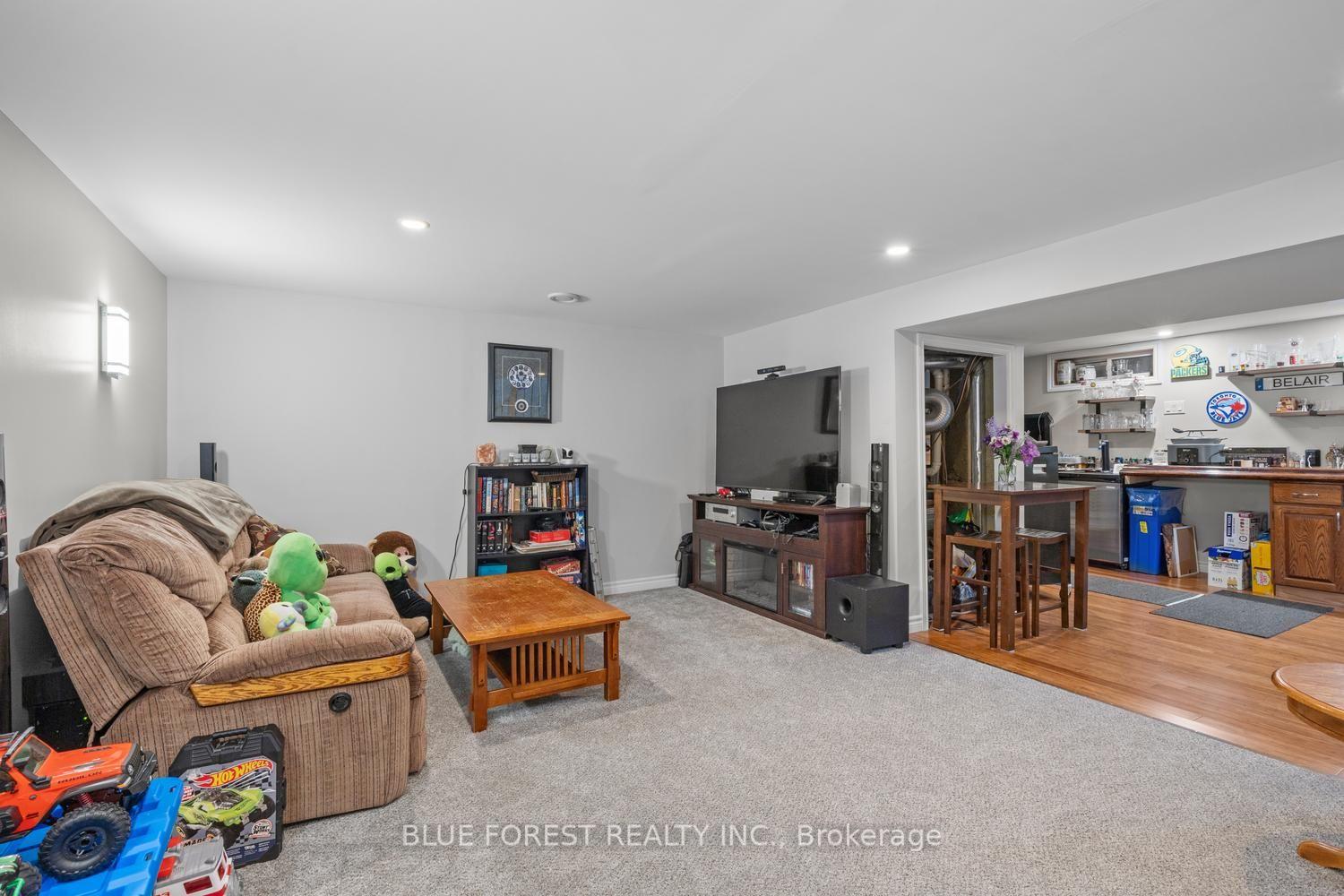Photo 27 of 48 Rosamond Crescent, London, South X — HOMEH