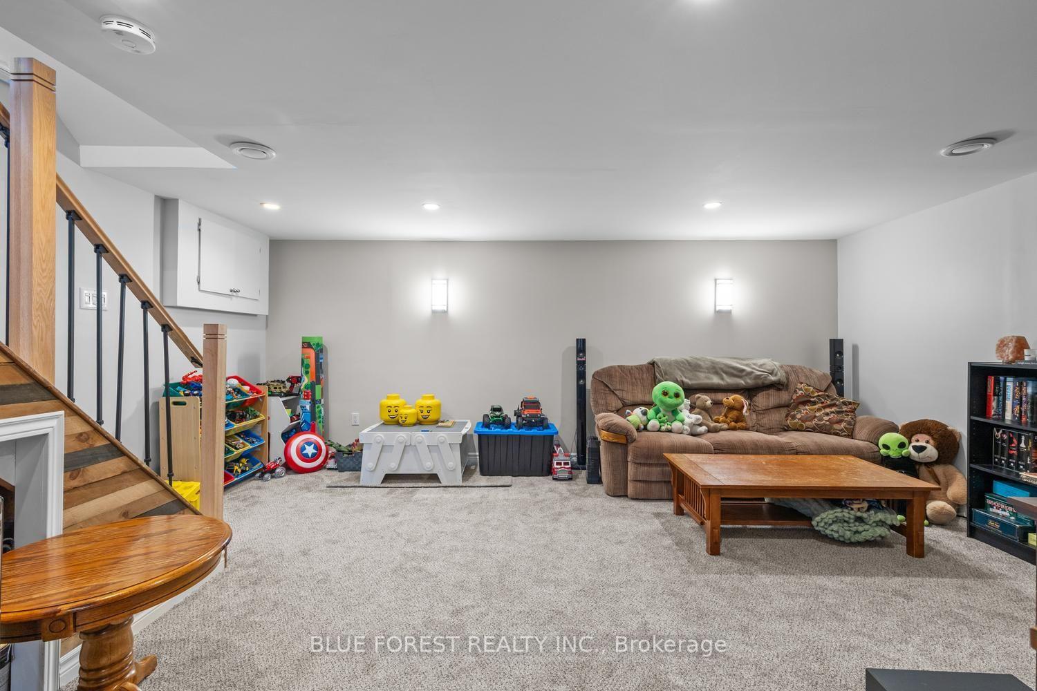 Photo 28 of 48 Rosamond Crescent, London, South X — HOMEH