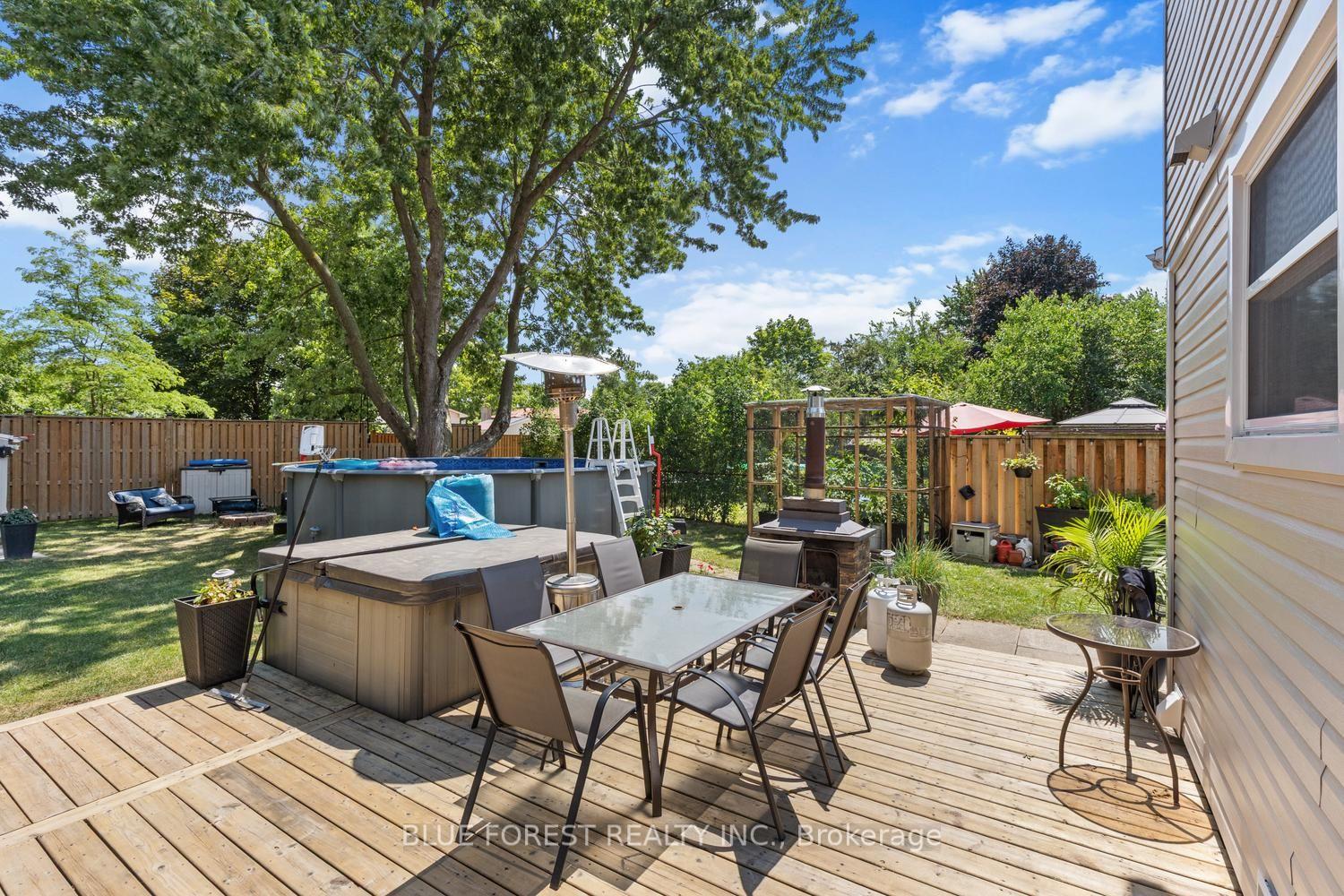 Photo 33 of 48 Rosamond Crescent, London, South X — HOMEH