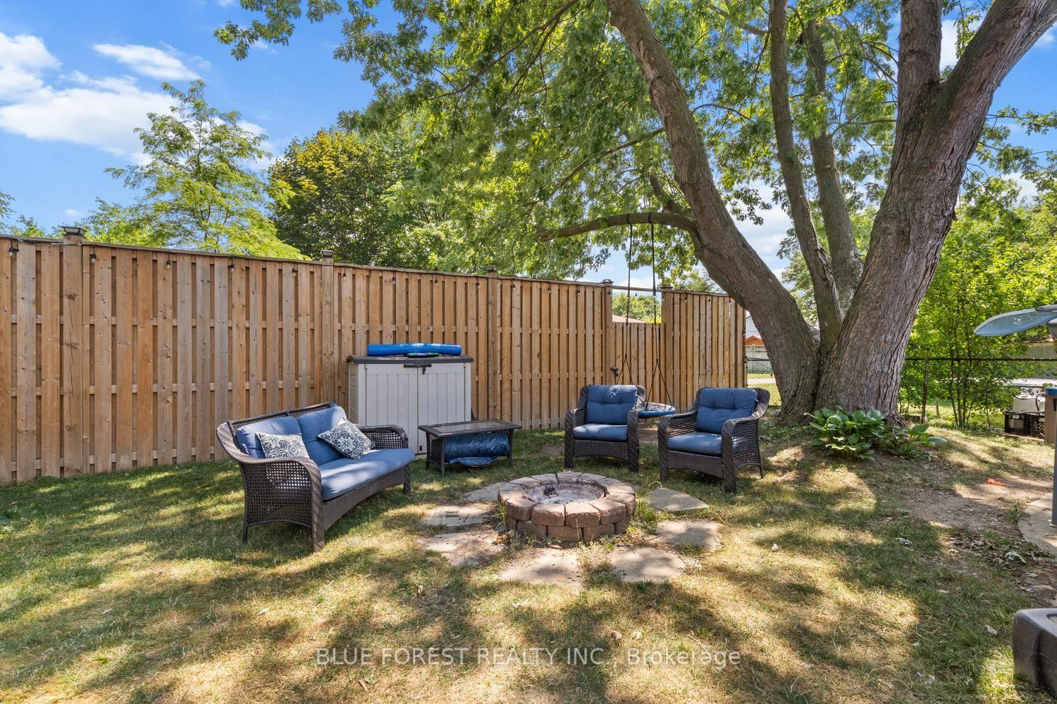 Photo 35 of 48 Rosamond Crescent, London, South X — HOMEH