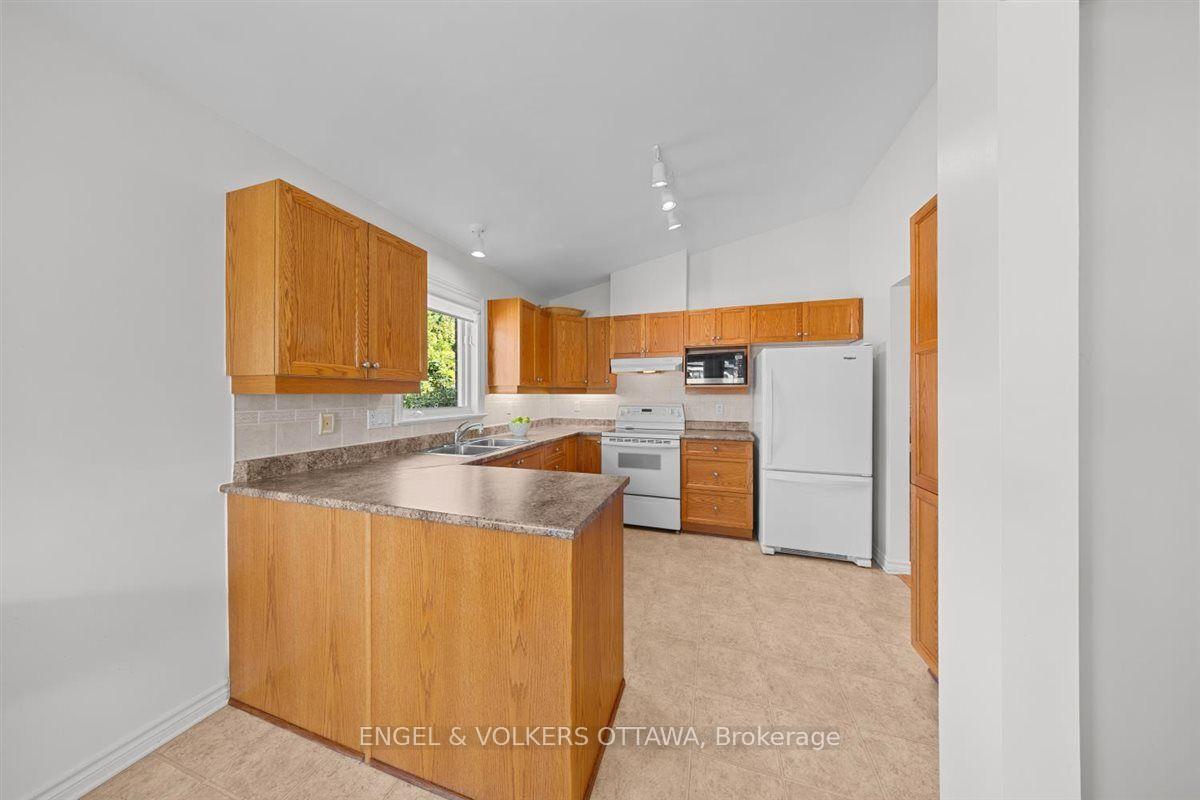 Photo 7 of 50 Nighthawk Crescent, Ottawa, Kanata - Bridlewood — HOMEH