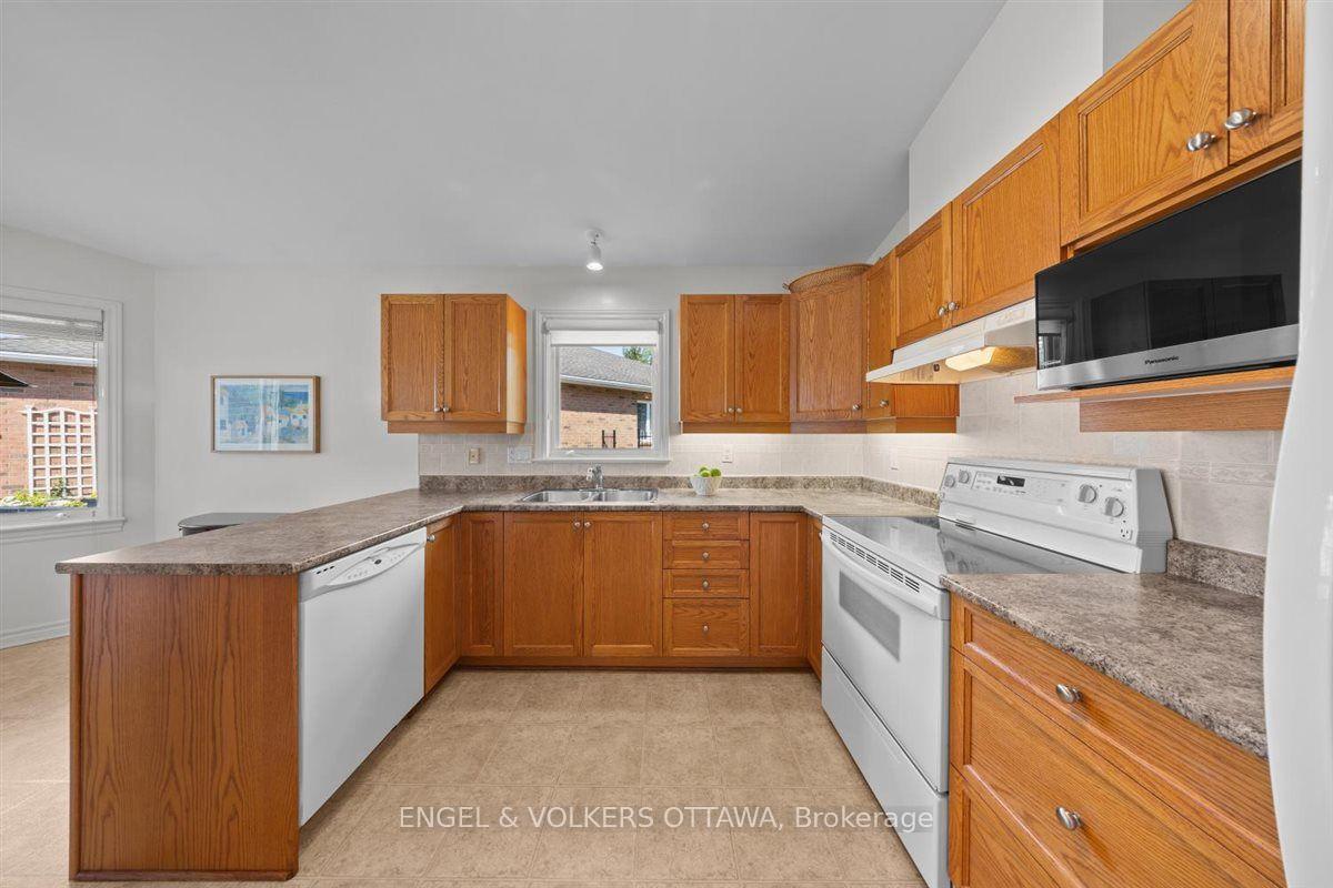 Photo 8 of 50 Nighthawk Crescent, Ottawa, Kanata - Bridlewood — HOMEH