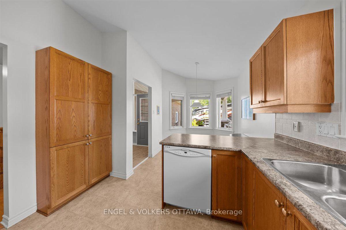Photo 10 of 50 Nighthawk Crescent, Ottawa, Kanata - Bridlewood — HOMEH