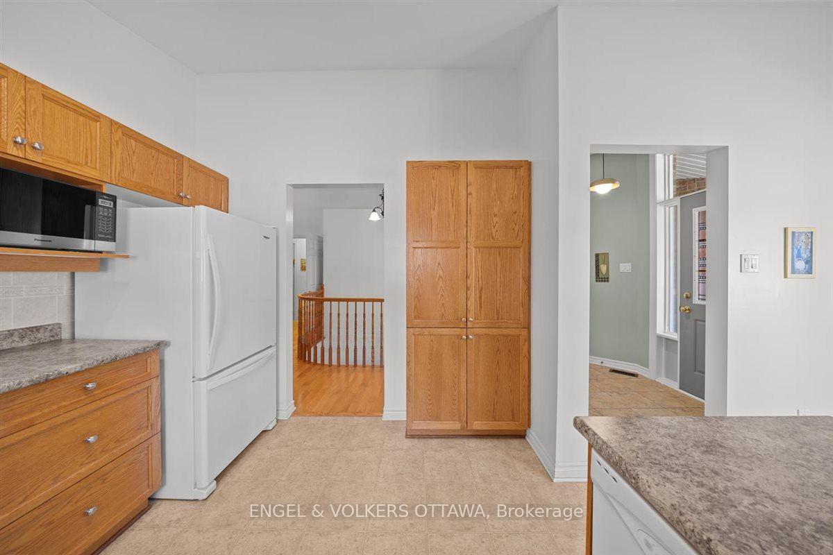 Photo 11 of 50 Nighthawk Crescent, Ottawa, Kanata - Bridlewood — HOMEH