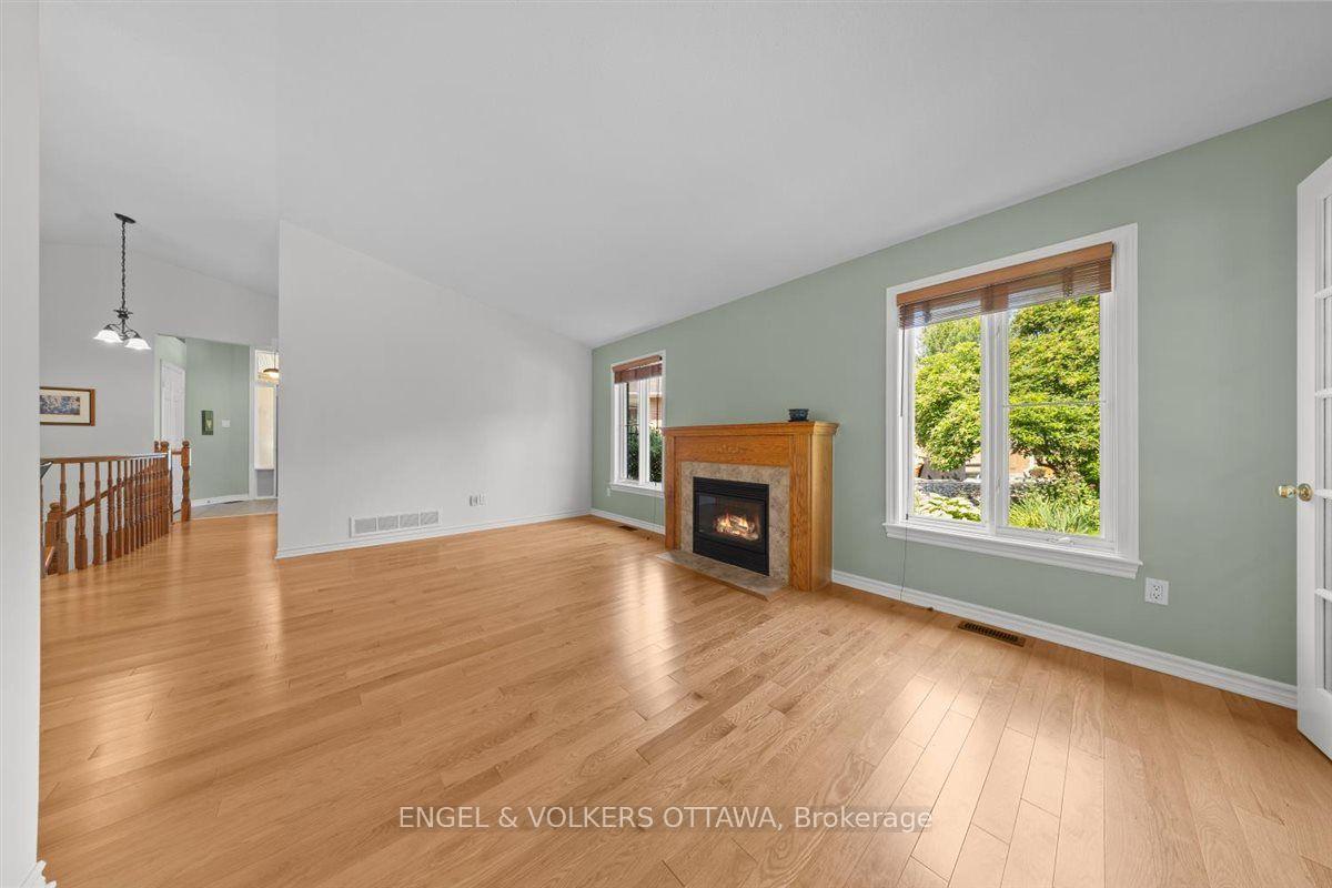 Photo 16 of 50 Nighthawk Crescent, Ottawa, Kanata - Bridlewood — HOMEH