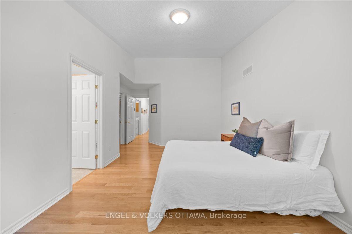 Photo 23 of 50 Nighthawk Crescent, Ottawa, Kanata - Bridlewood — HOMEH